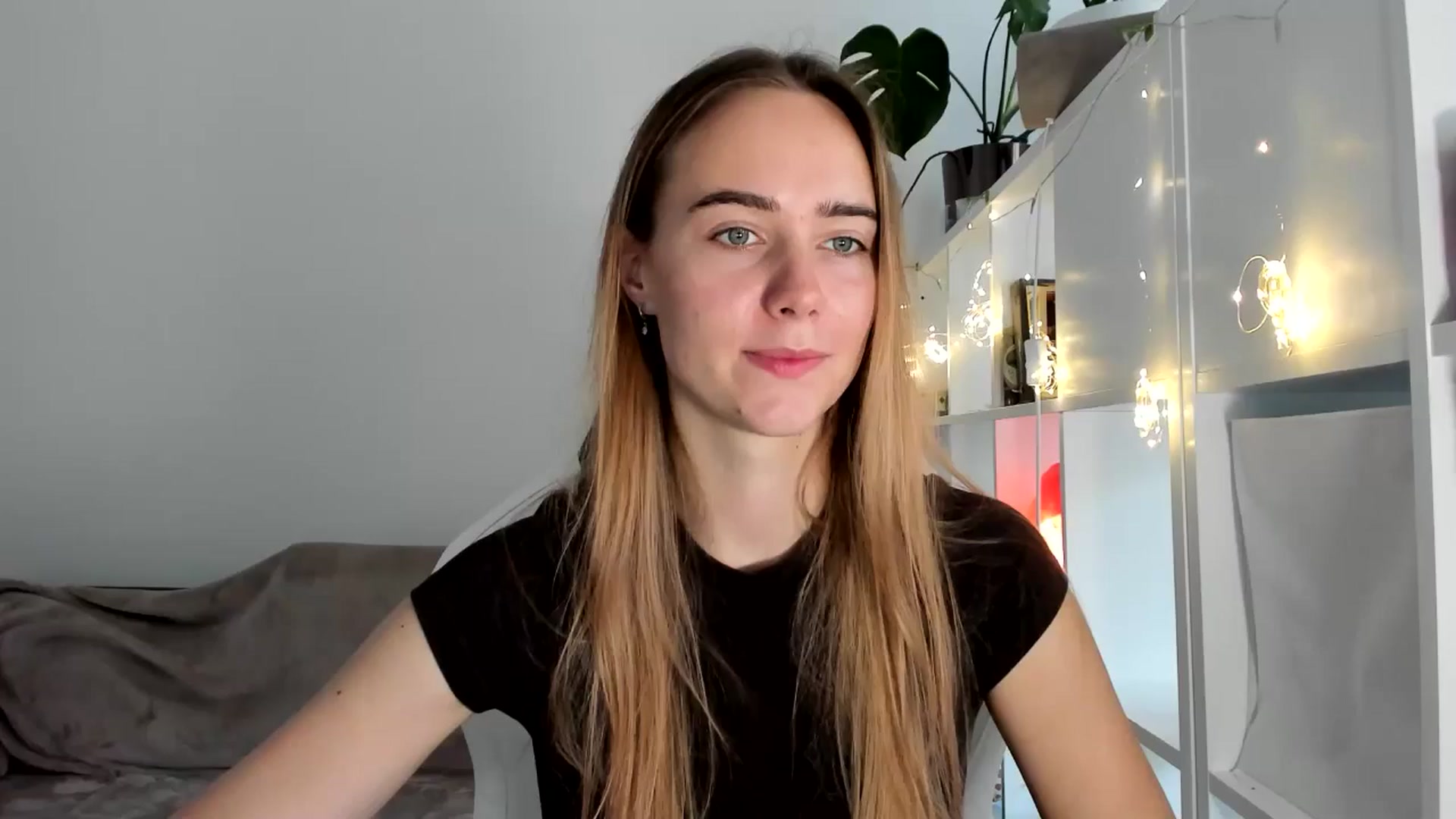 Gallery image thumbnail from OhAlisa's myfreecams stream on, 08/03/2025, 14:47 image 11 of 20