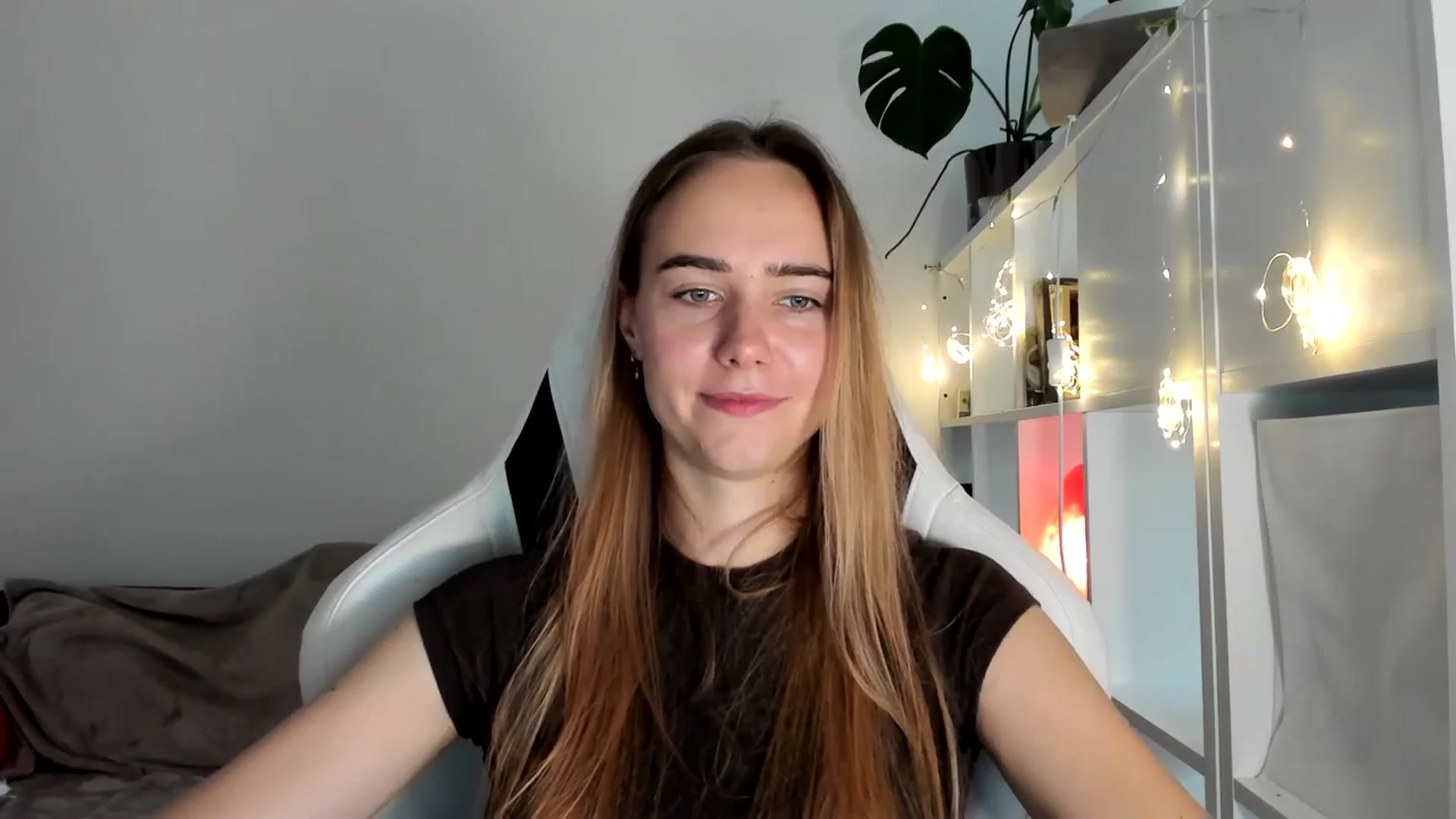 Gallery image thumbnail from OhAlisa's myfreecams stream on, 08/03/2025, 14:47 image 15 of 20