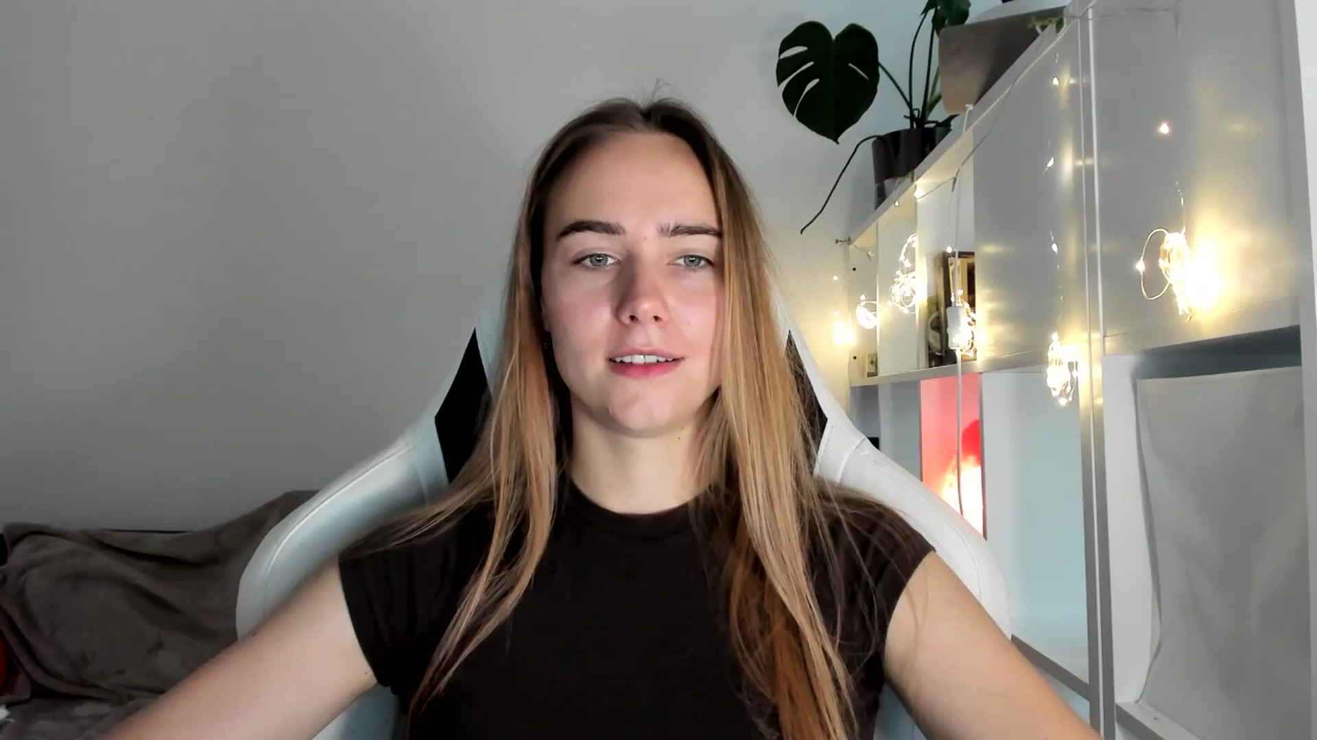 Gallery image thumbnail from OhAlisa's myfreecams stream on, 08/03/2025, 14:47 image 17 of 20