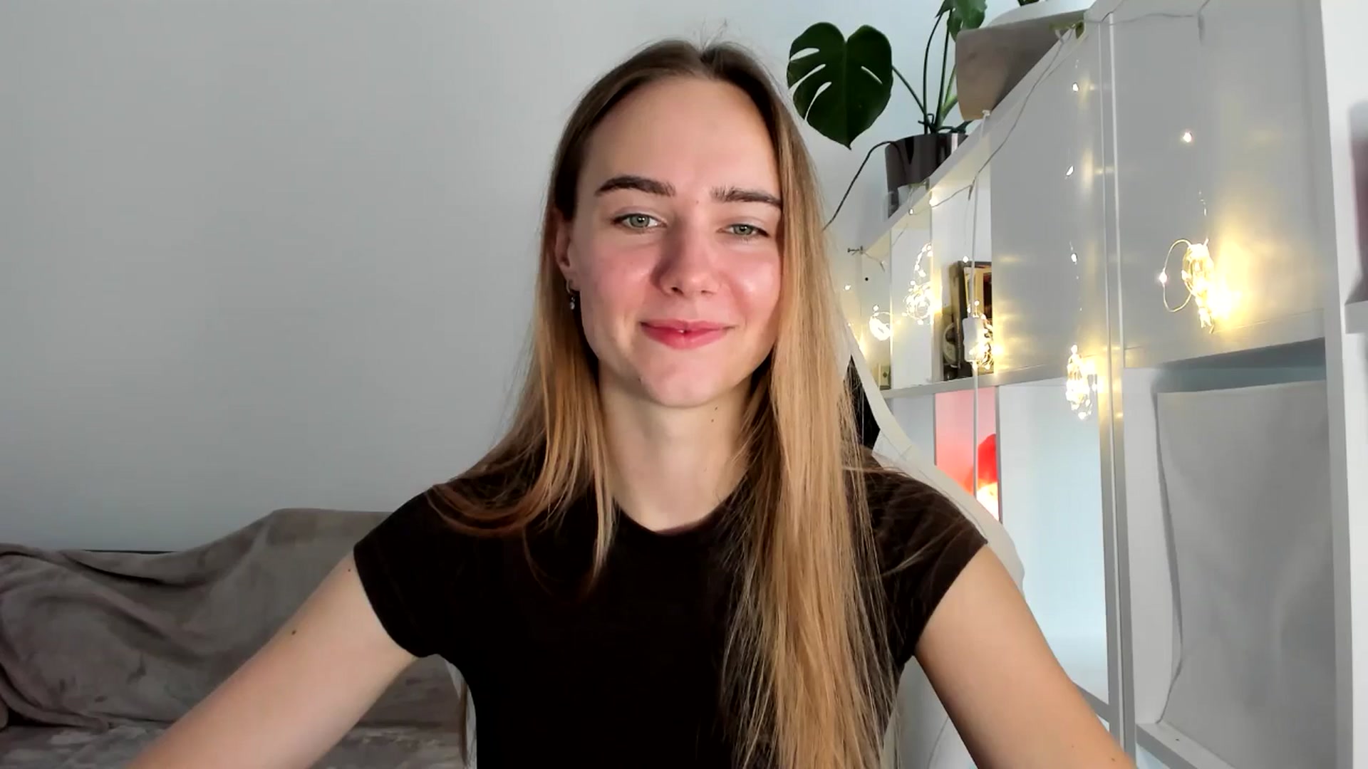 Gallery image thumbnail from OhAlisa's myfreecams stream on, 08/03/2025, 14:47 image 6 of 20