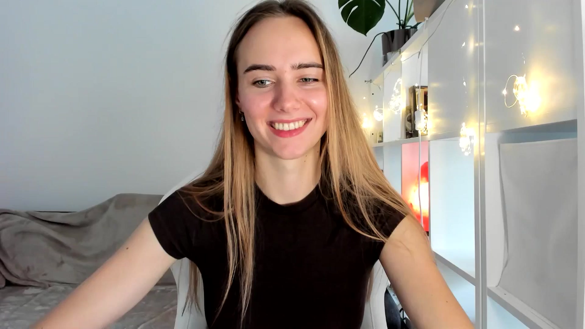 Gallery image thumbnail from OhAlisa's myfreecams stream on, 08/03/2025, 15:20 image 19 of 20