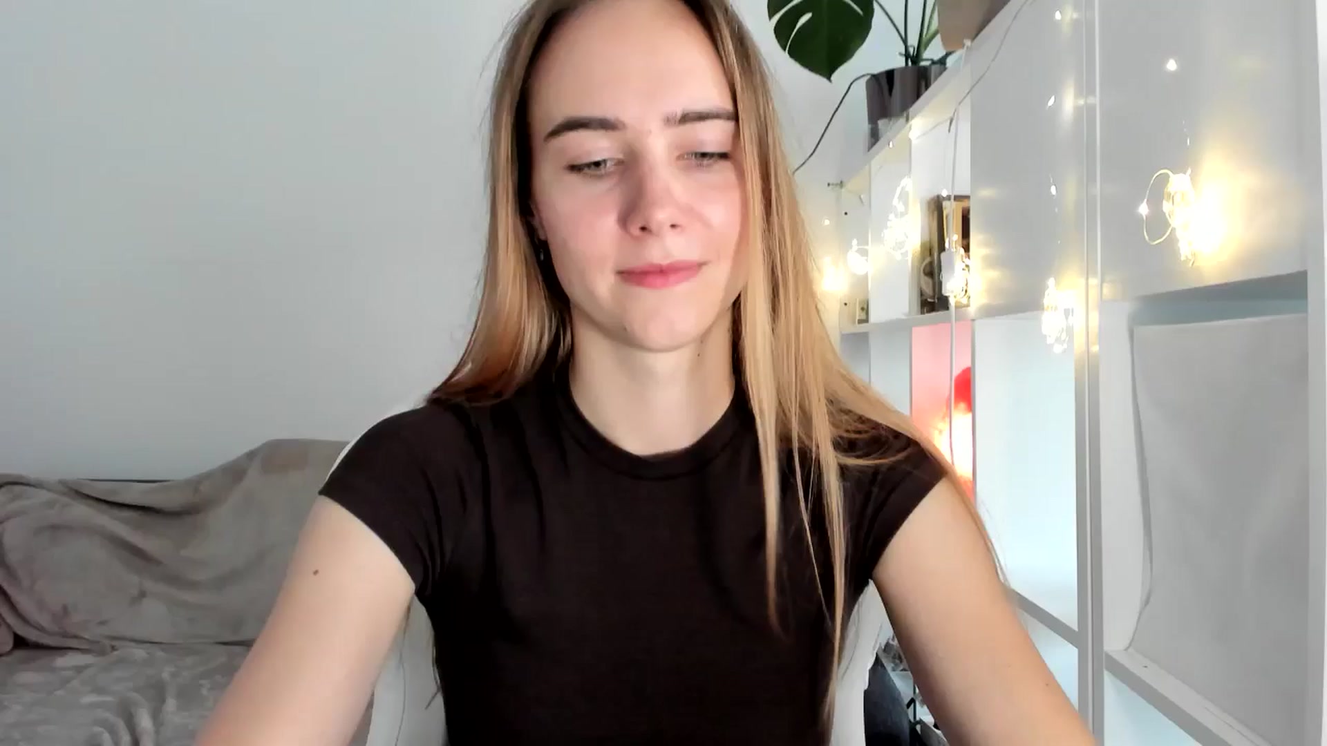 Gallery image thumbnail from OhAlisa's myfreecams stream on, 08/03/2025, 15:20 image 5 of 20