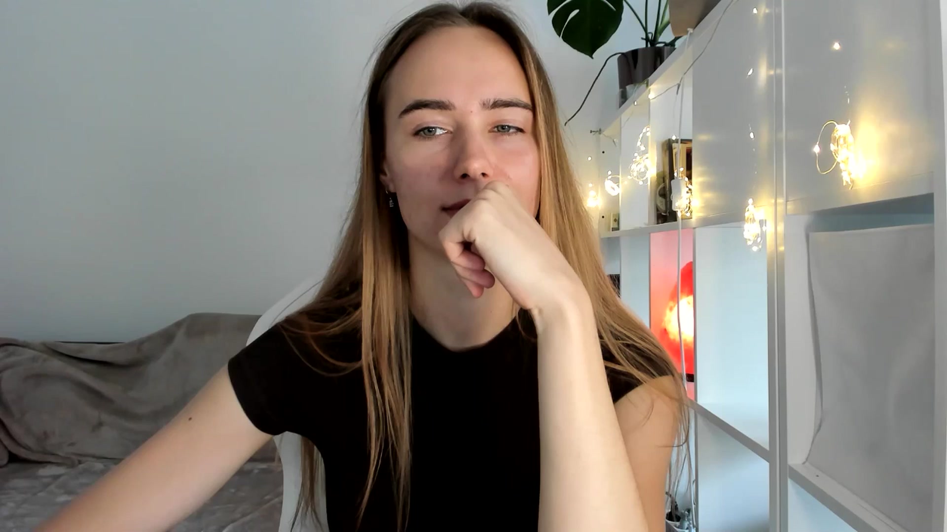 Gallery image thumbnail from OhAlisa's myfreecams stream on, 08/03/2025, 15:20 image 18 of 20