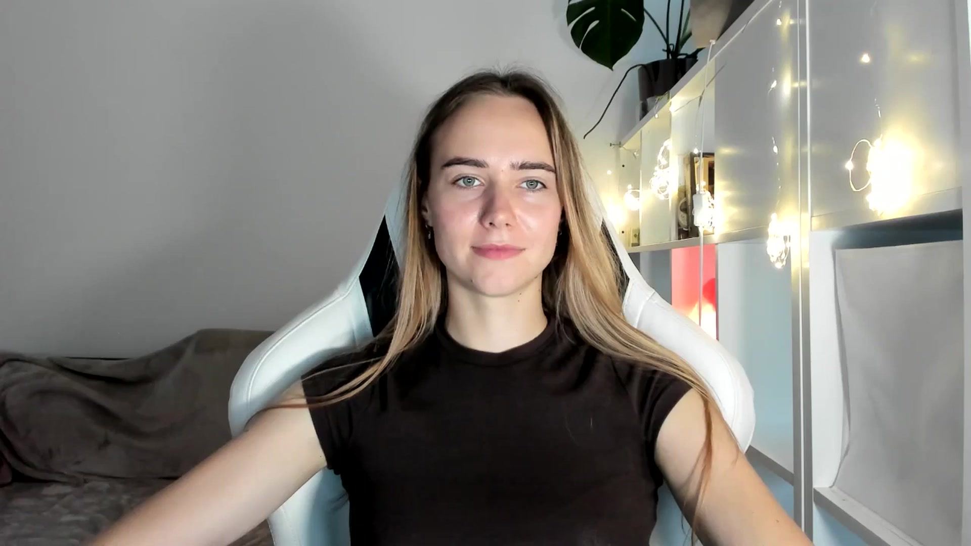 Gallery image thumbnail from OhAlisa's myfreecams stream on, 08/03/2025, 17:20 image 17 of 20
