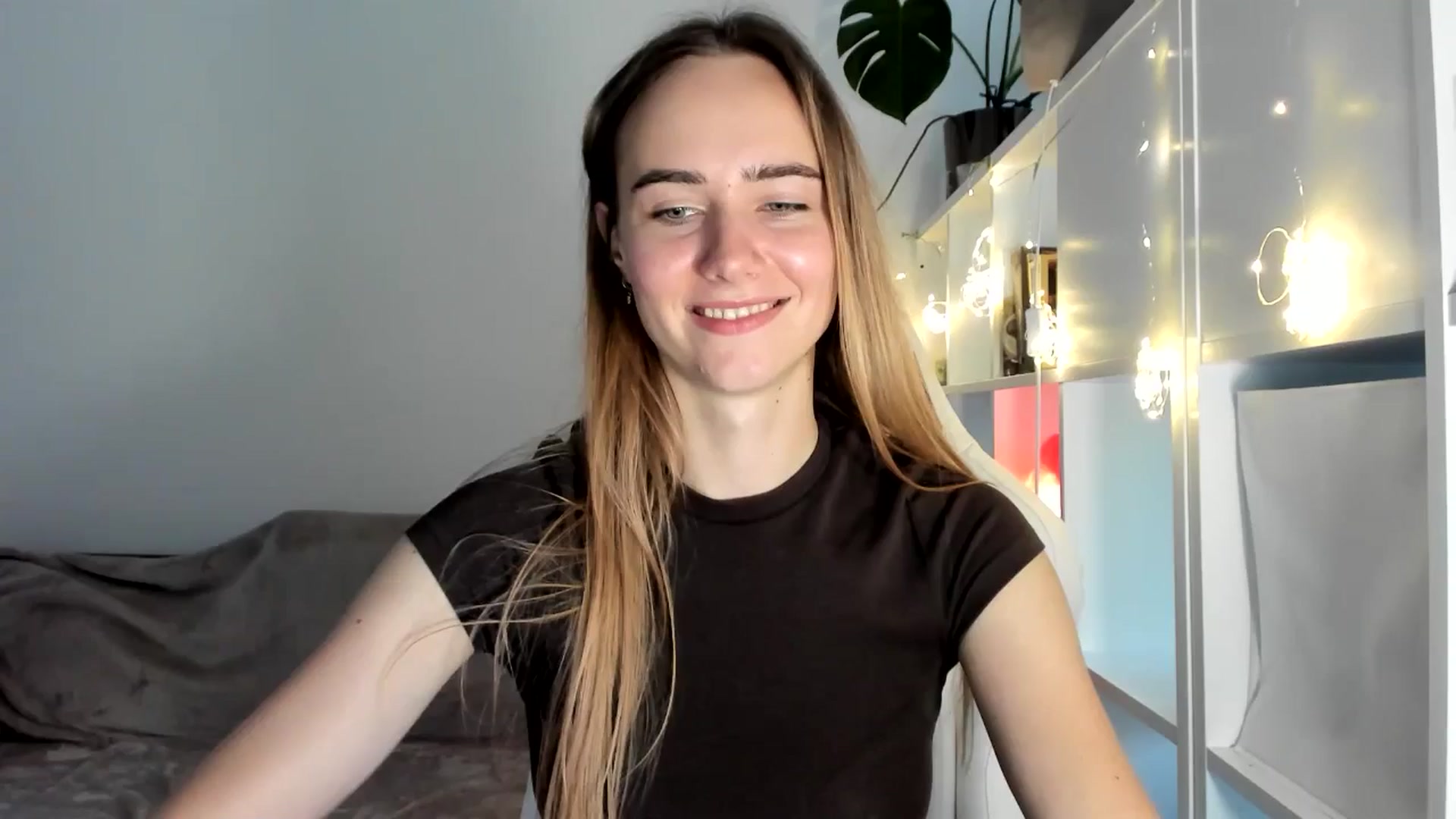 Gallery image thumbnail from OhAlisa's myfreecams stream on, 08/03/2025, 17:20 image 19 of 20