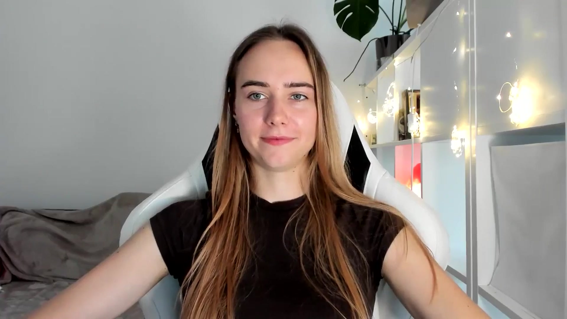 Gallery image thumbnail from OhAlisa's myfreecams stream on, 08/03/2025, 17:20 image 5 of 20