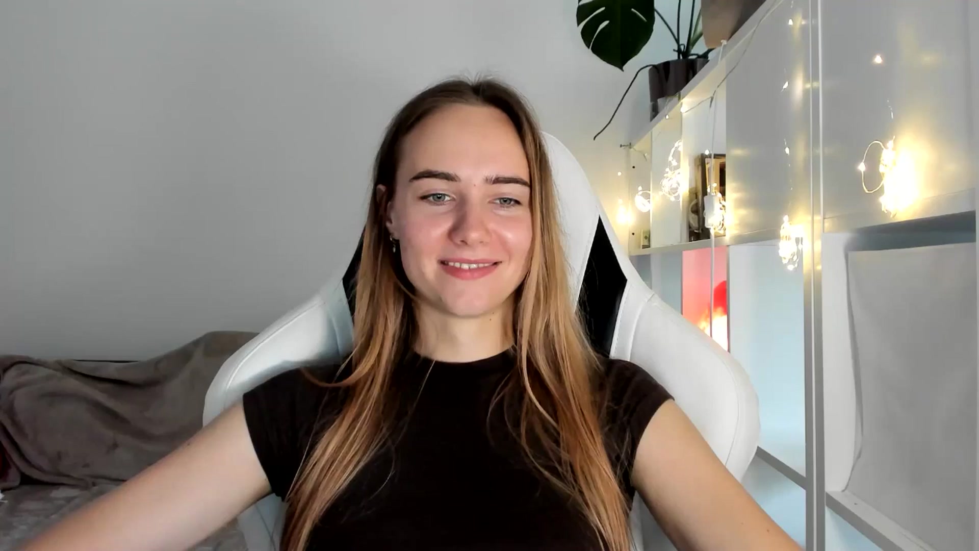 Gallery image thumbnail from OhAlisa's myfreecams stream on, 08/03/2025, 17:20 image 4 of 20