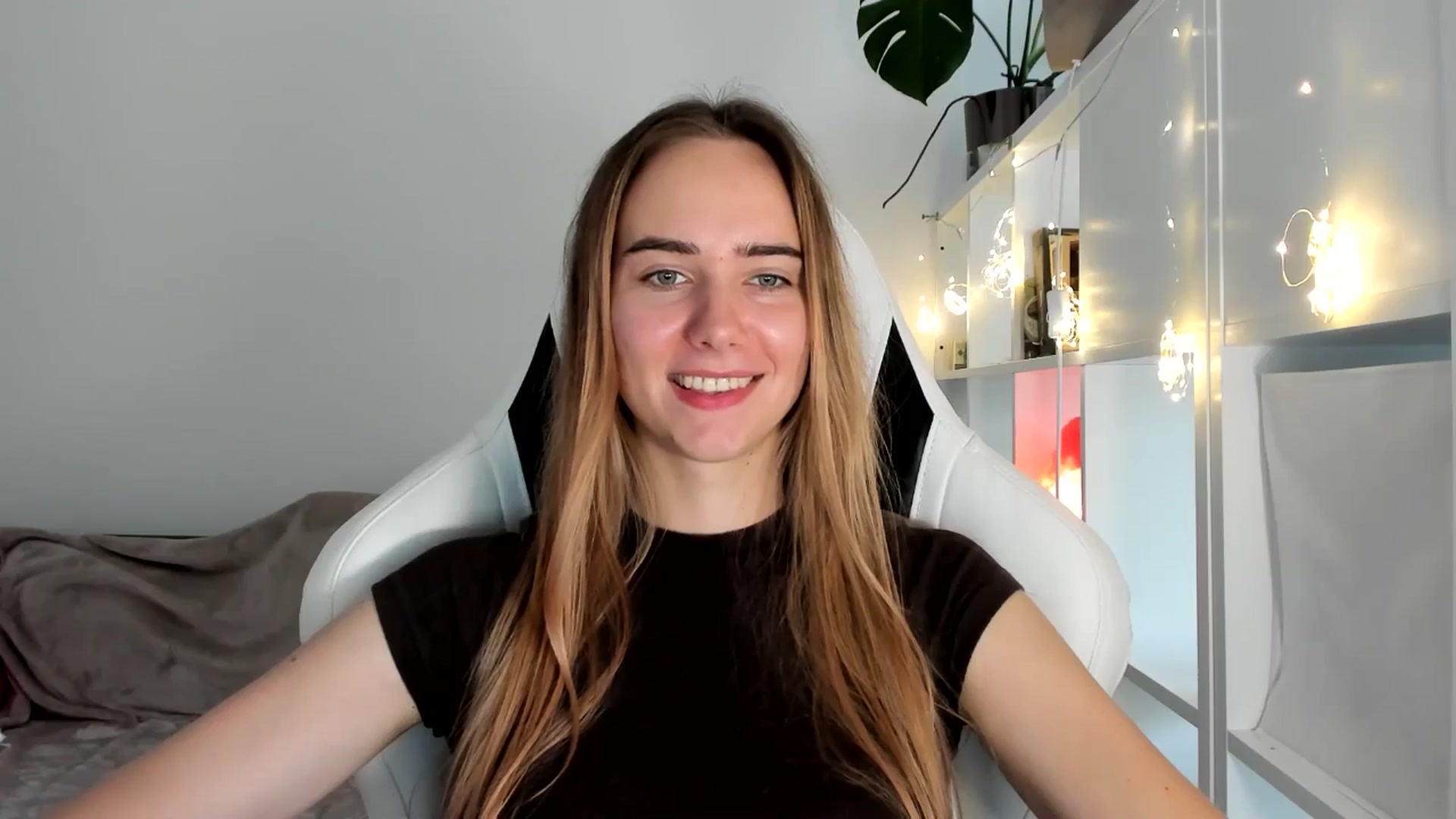 Gallery image thumbnail from OhAlisa's myfreecams stream on, 08/03/2025, 17:20 image 2 of 20