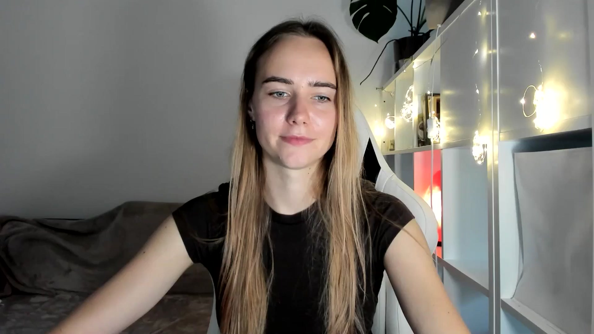 Gallery image thumbnail from OhAlisa's myfreecams stream on, 08/03/2025, 17:20 image 15 of 20