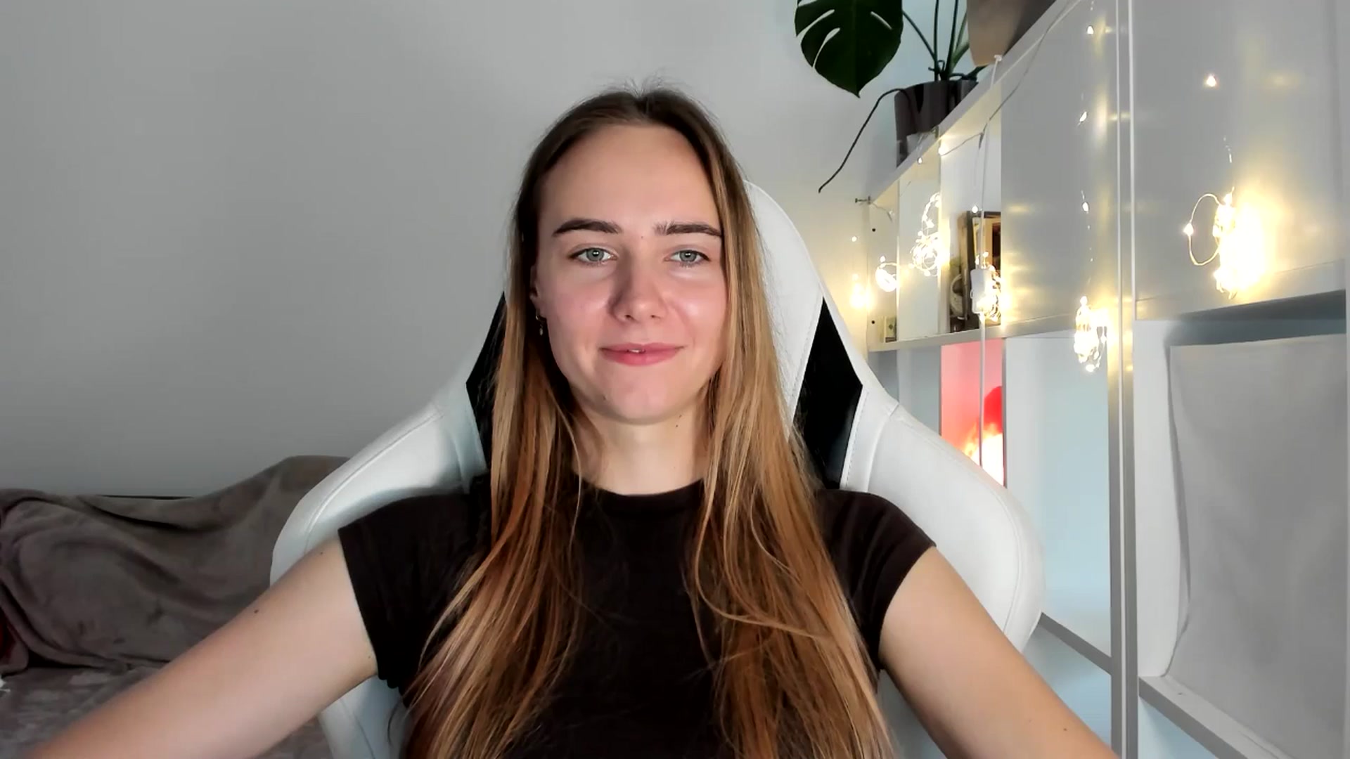 Gallery image thumbnail from OhAlisa's myfreecams stream on, 08/03/2025, 17:20 image 7 of 20