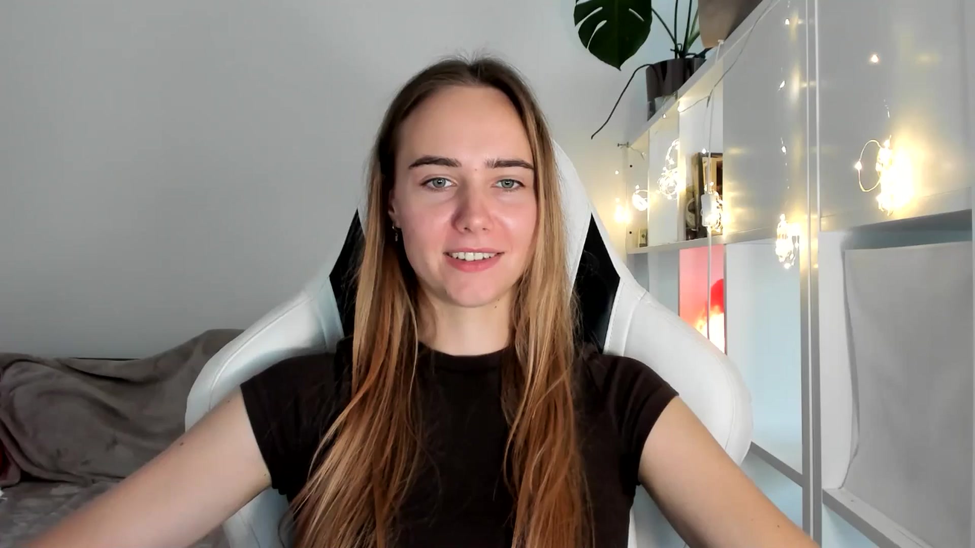 Gallery image thumbnail from OhAlisa's myfreecams stream on, 08/03/2025, 17:20 image 6 of 20