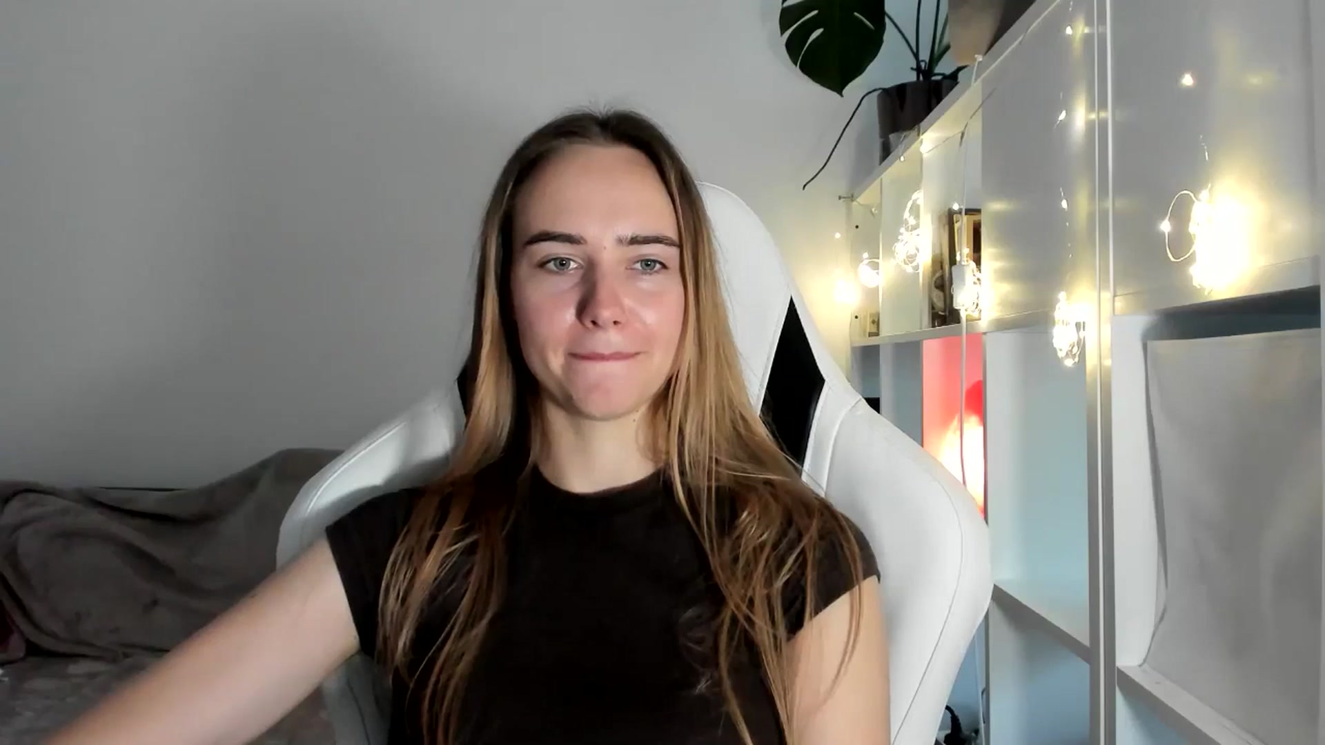 Gallery image thumbnail from OhAlisa's myfreecams stream on, 08/03/2025, 17:20 image 11 of 20