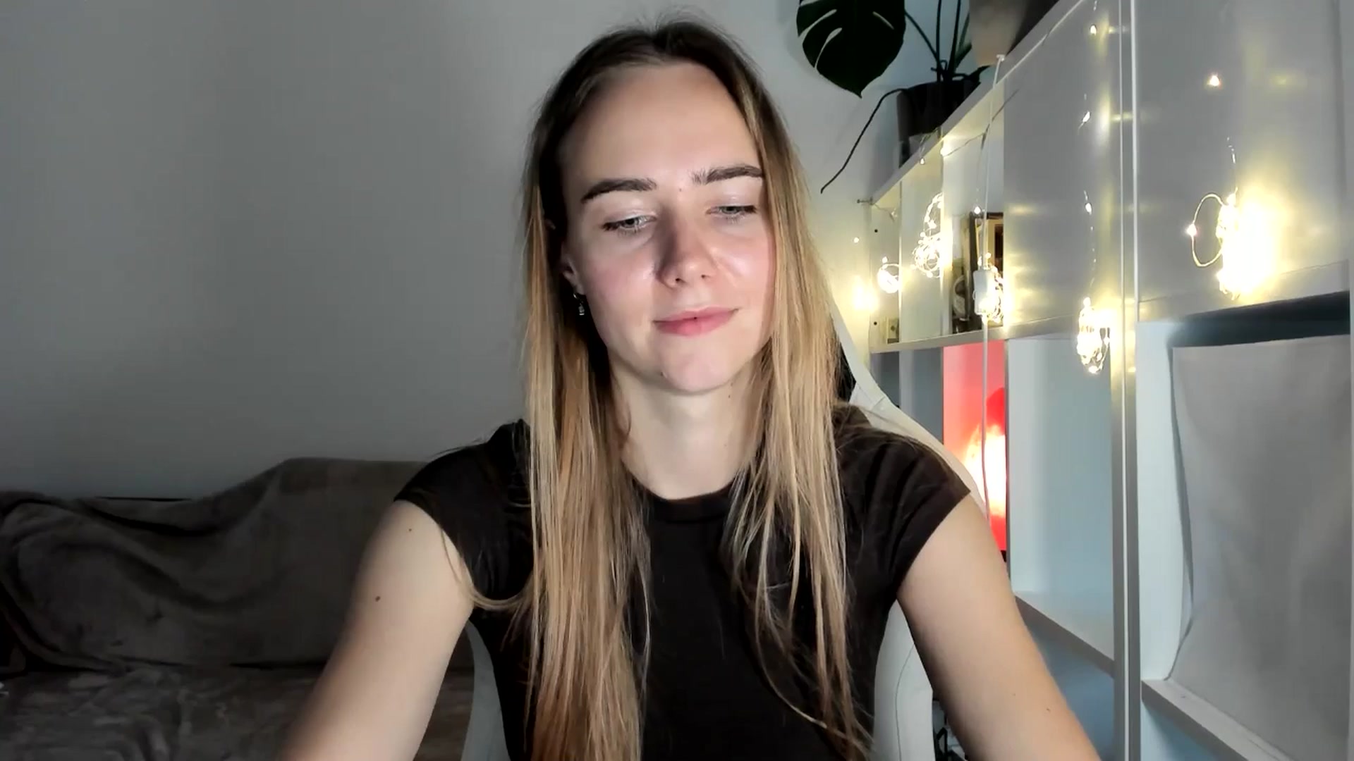 Gallery image thumbnail from OhAlisa's myfreecams stream on, 08/03/2025, 17:20 image 16 of 20