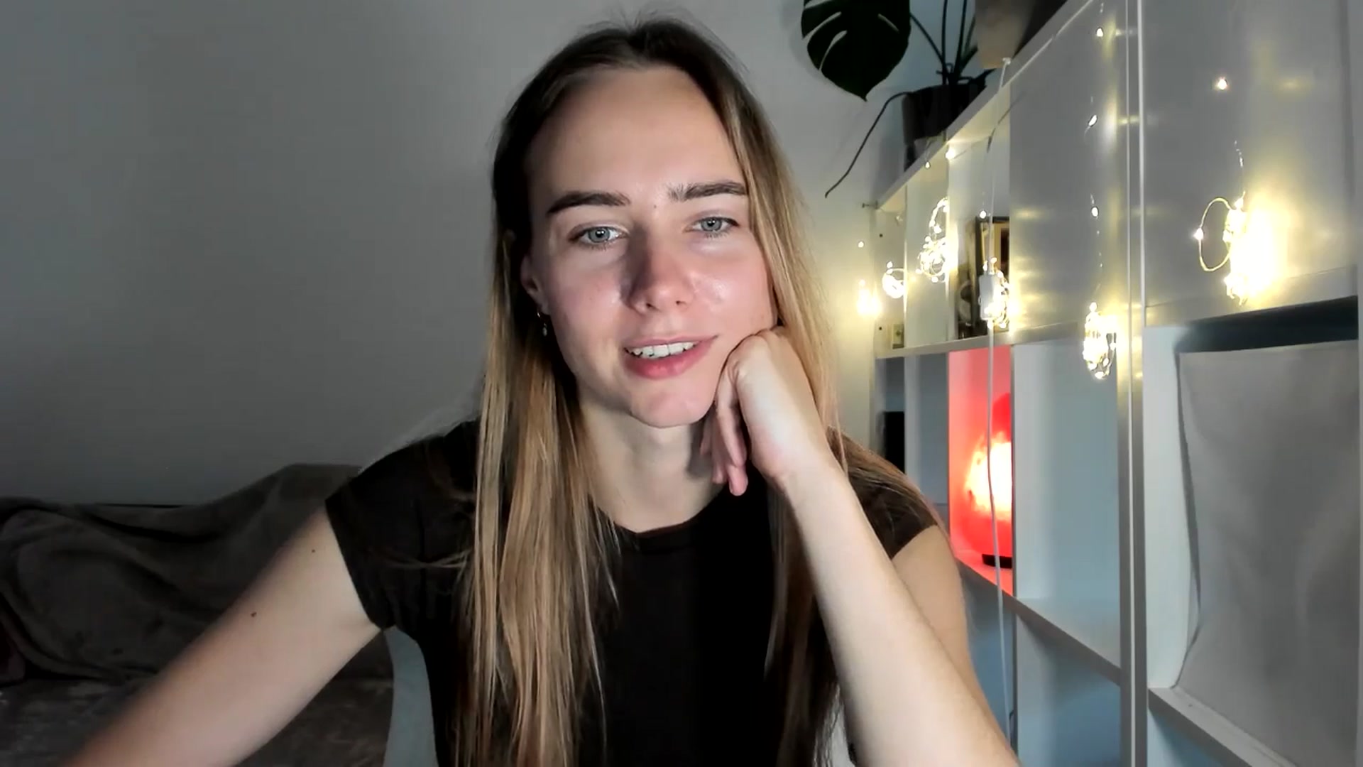 Gallery image thumbnail from OhAlisa's myfreecams stream on, 08/03/2025, 17:20 image 13 of 20
