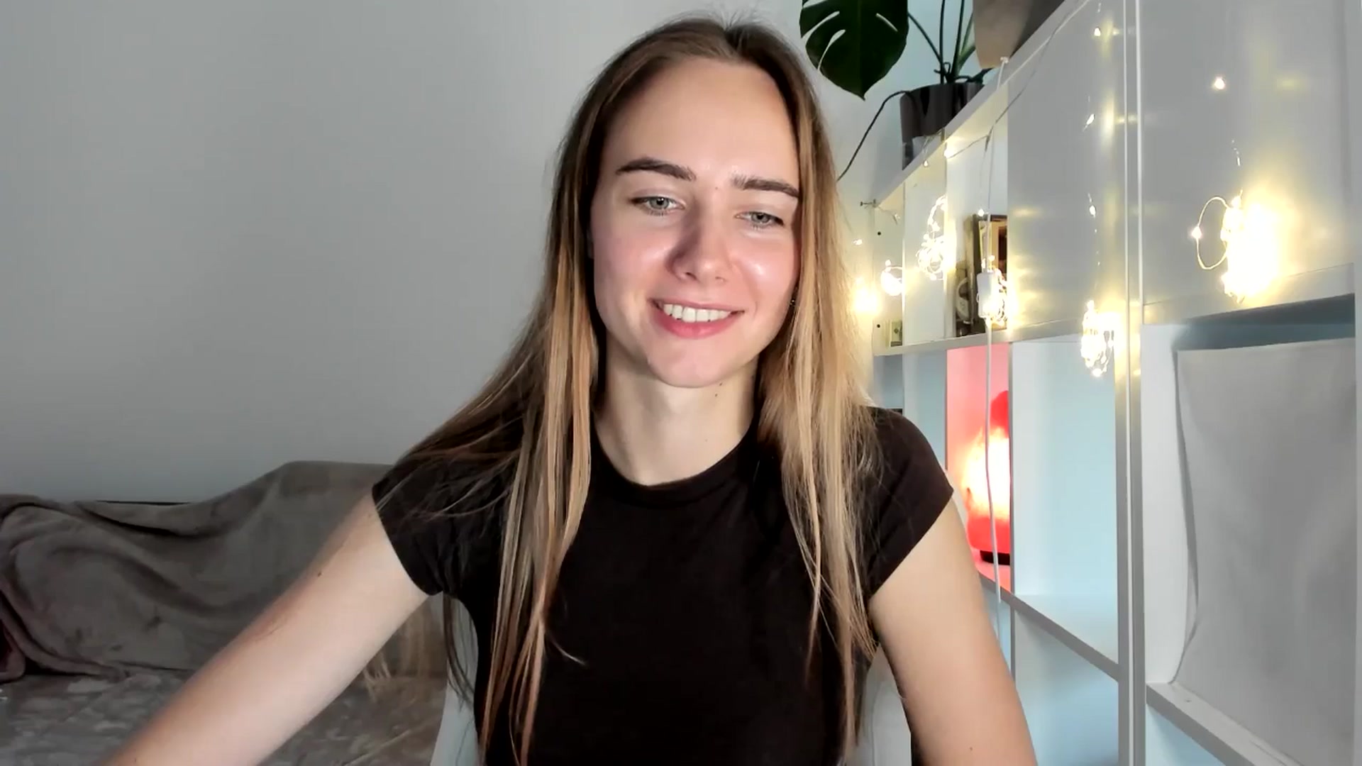 Gallery image thumbnail from OhAlisa's myfreecams stream on, 08/03/2025, 17:20 image 8 of 20