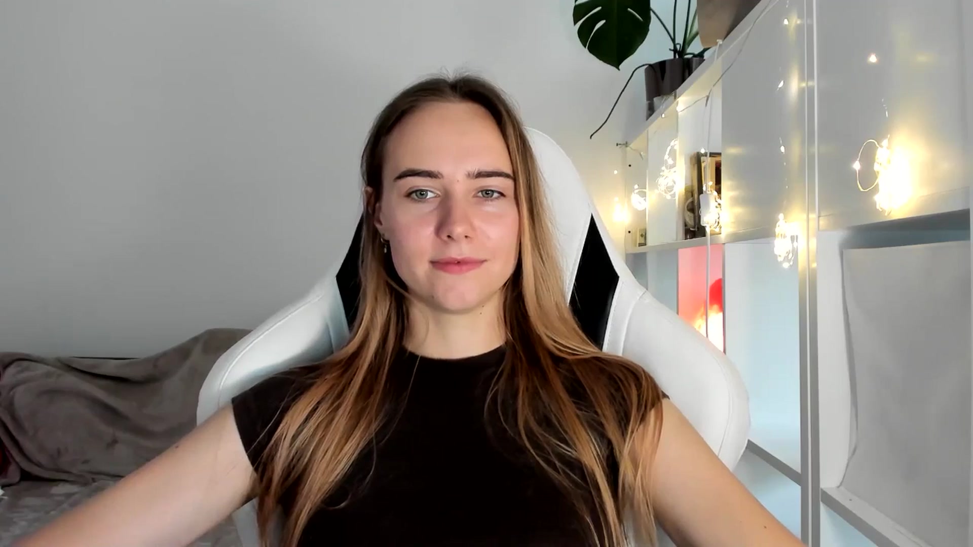 Gallery image thumbnail from OhAlisa's myfreecams stream on, 08/03/2025, 17:20 image 3 of 20