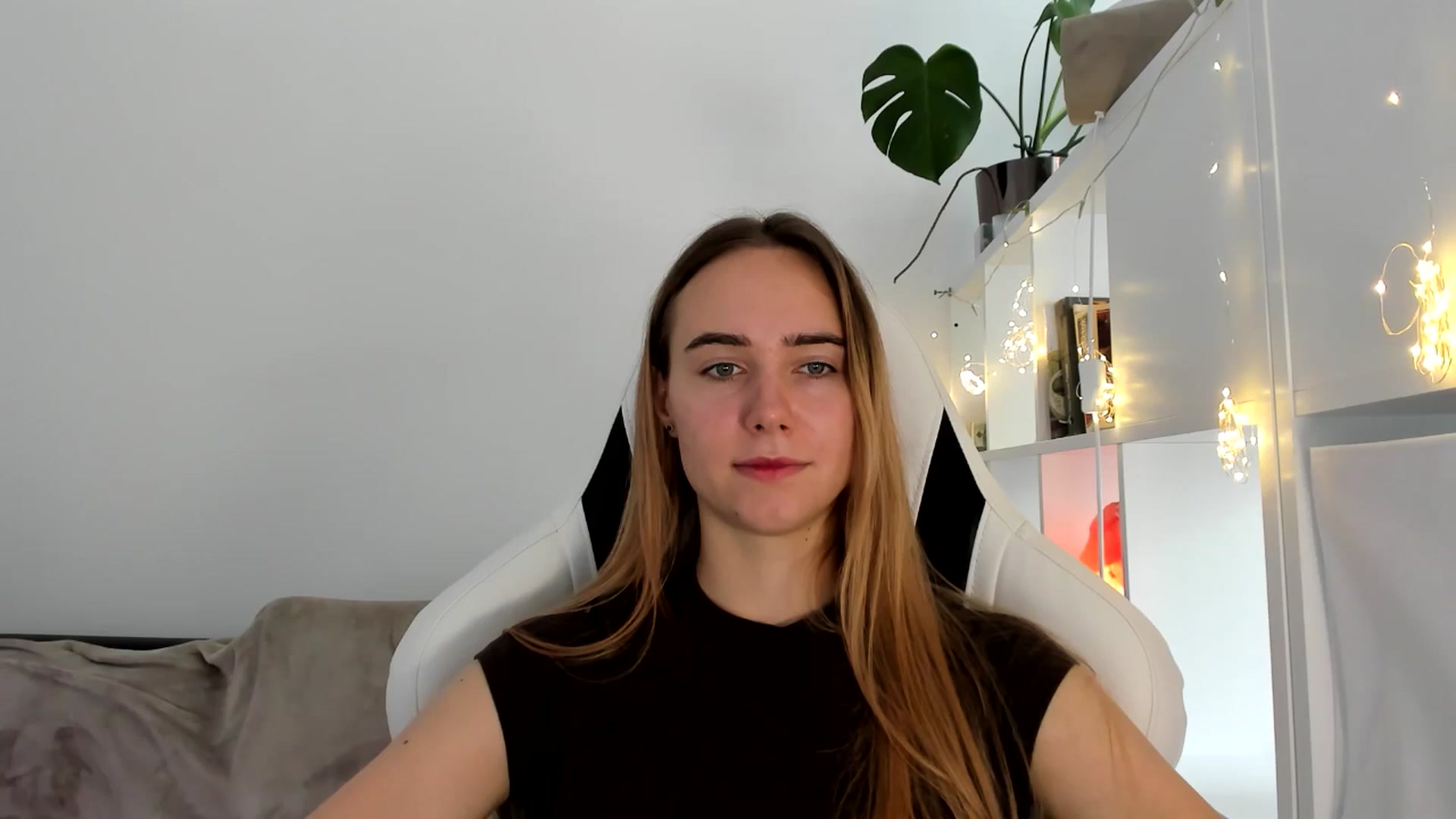 Gallery image thumbnail from OhAlisa's myfreecams stream on, 08/04/2025, 11:54 image 16 of 20