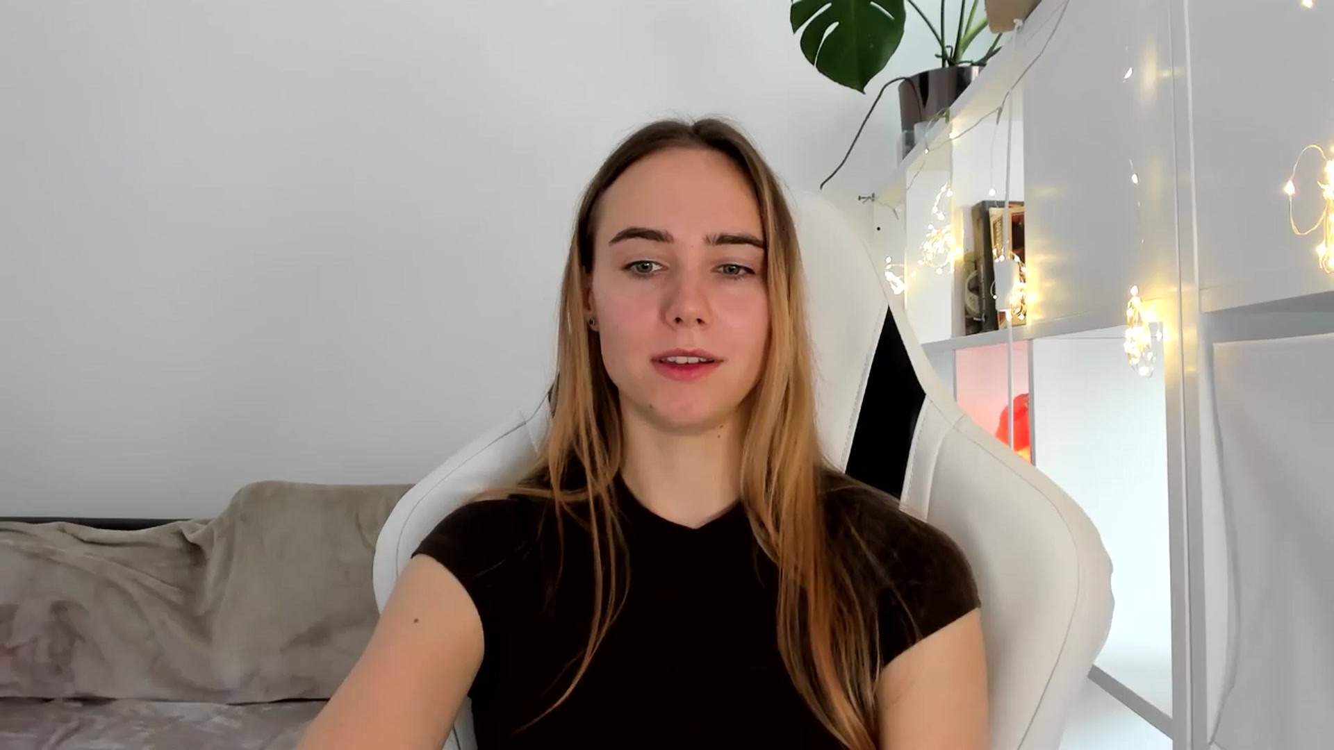Gallery image thumbnail from OhAlisa's myfreecams stream on, 08/04/2025, 11:54 image 20 of 20
