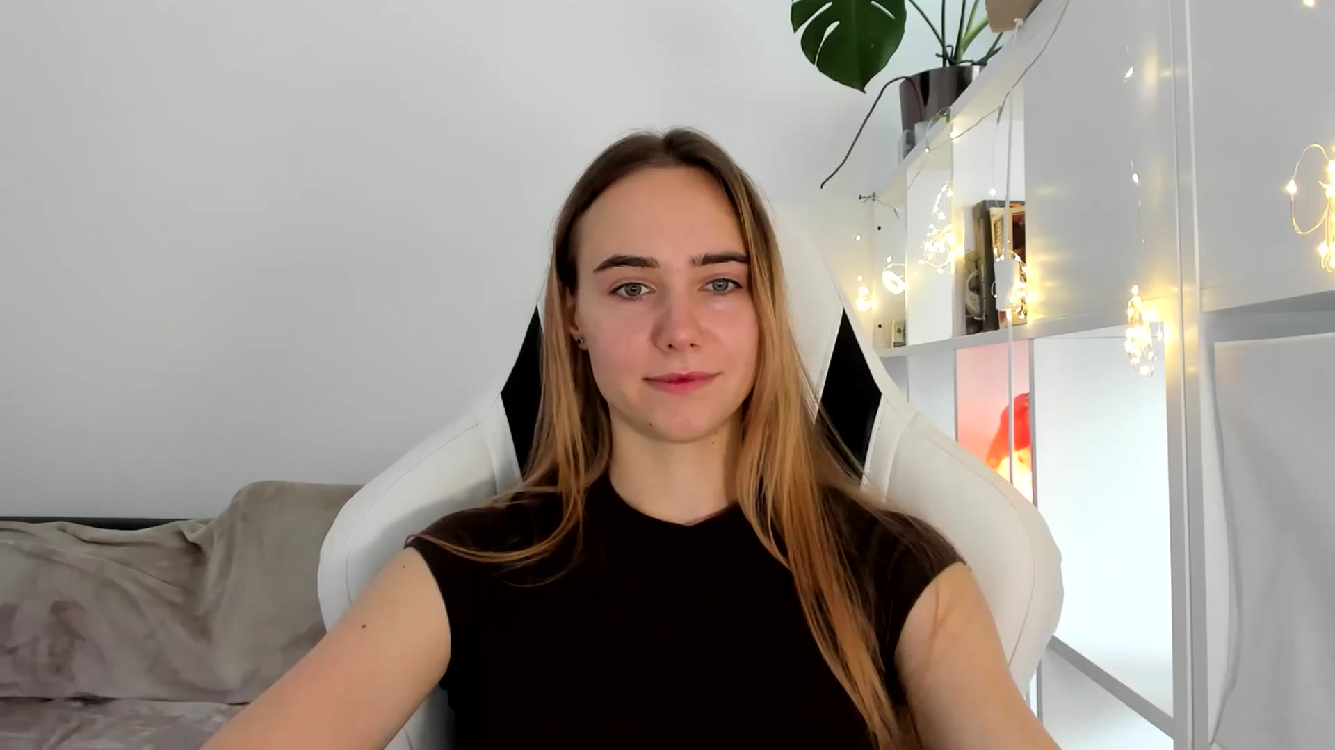 Gallery image thumbnail from OhAlisa's myfreecams stream on, 08/04/2025, 11:54 image 18 of 20
