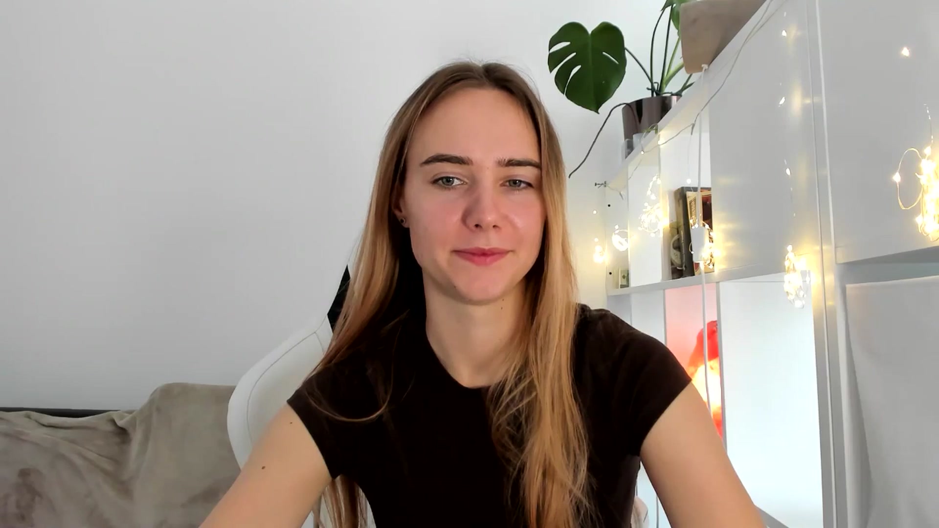 Gallery image thumbnail from OhAlisa's myfreecams stream on, 08/04/2025, 11:54 image 9 of 20