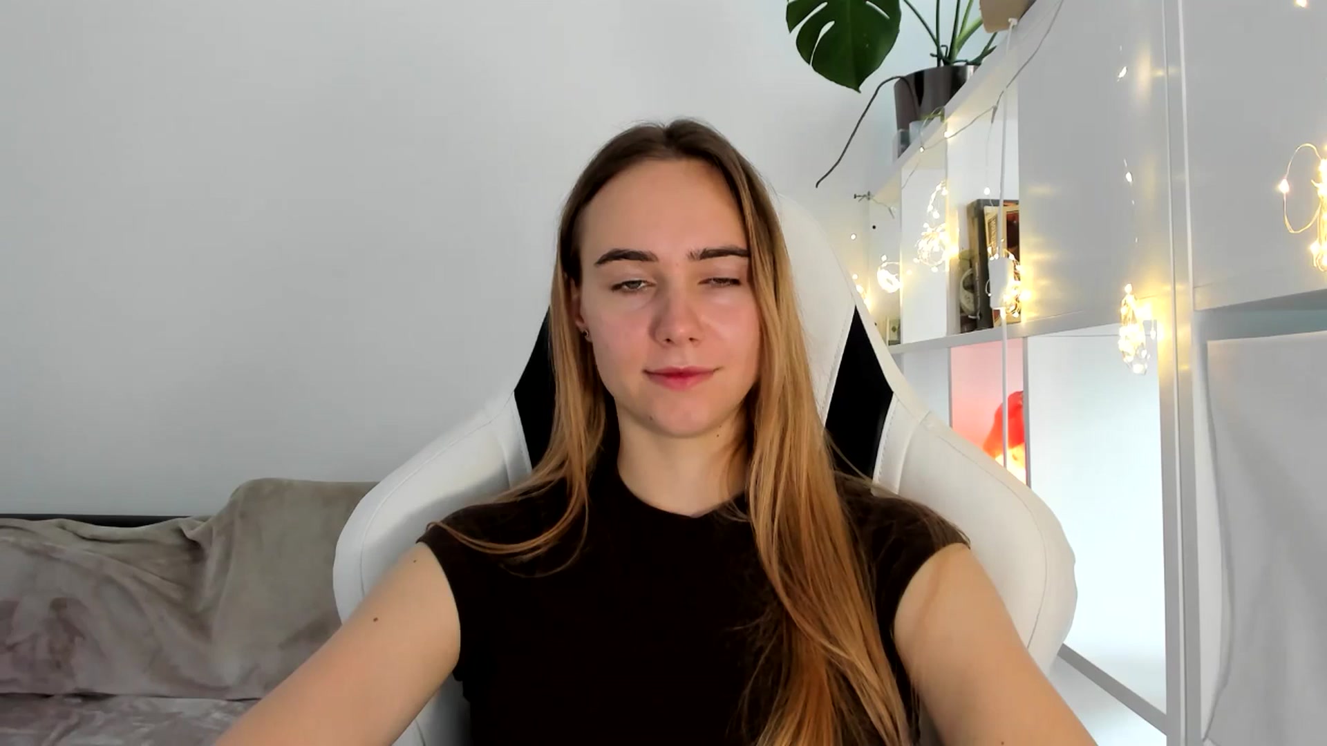 Gallery image thumbnail from OhAlisa's myfreecams stream on, 08/04/2025, 11:54 image 17 of 20