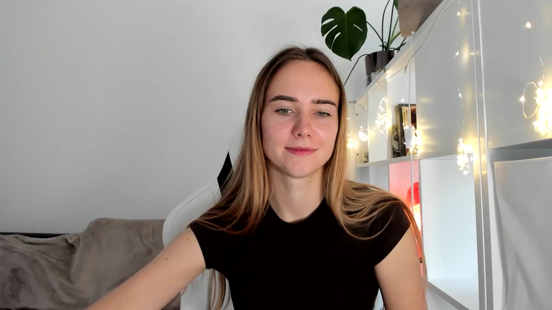 Gallery image thumbnail from OhAlisa's myfreecams stream on, 08/04/2025, 13:17 image 16 of 20