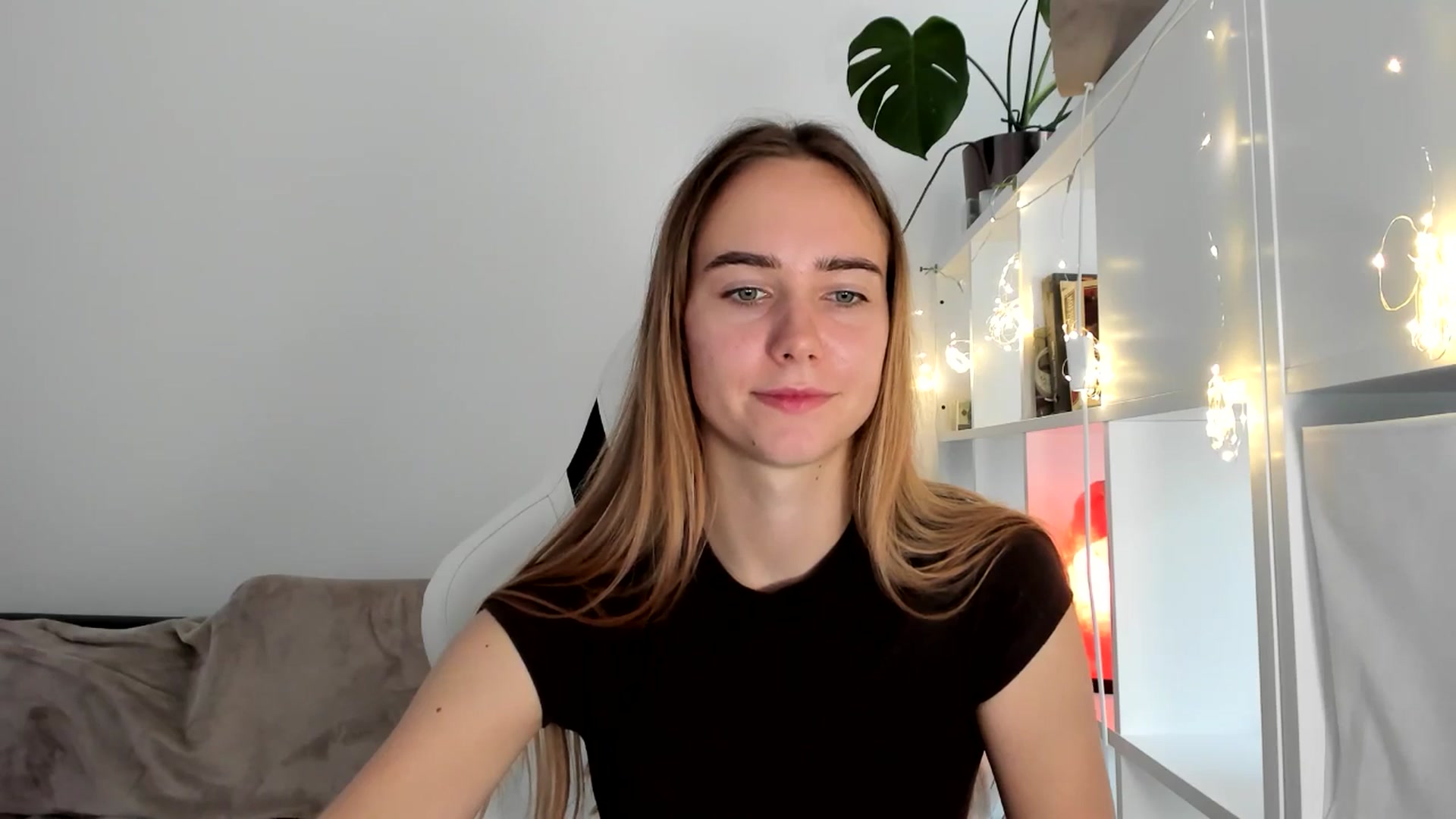 Gallery image thumbnail from OhAlisa's myfreecams stream on, 08/04/2025, 13:17 image 15 of 20
