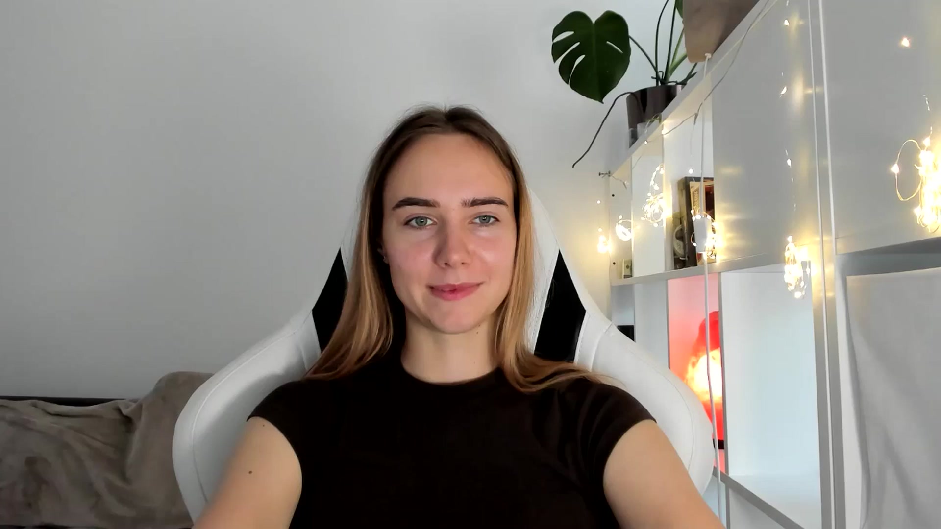 Gallery image thumbnail from OhAlisa's myfreecams stream on, 08/04/2025, 13:17 image 1 of 20