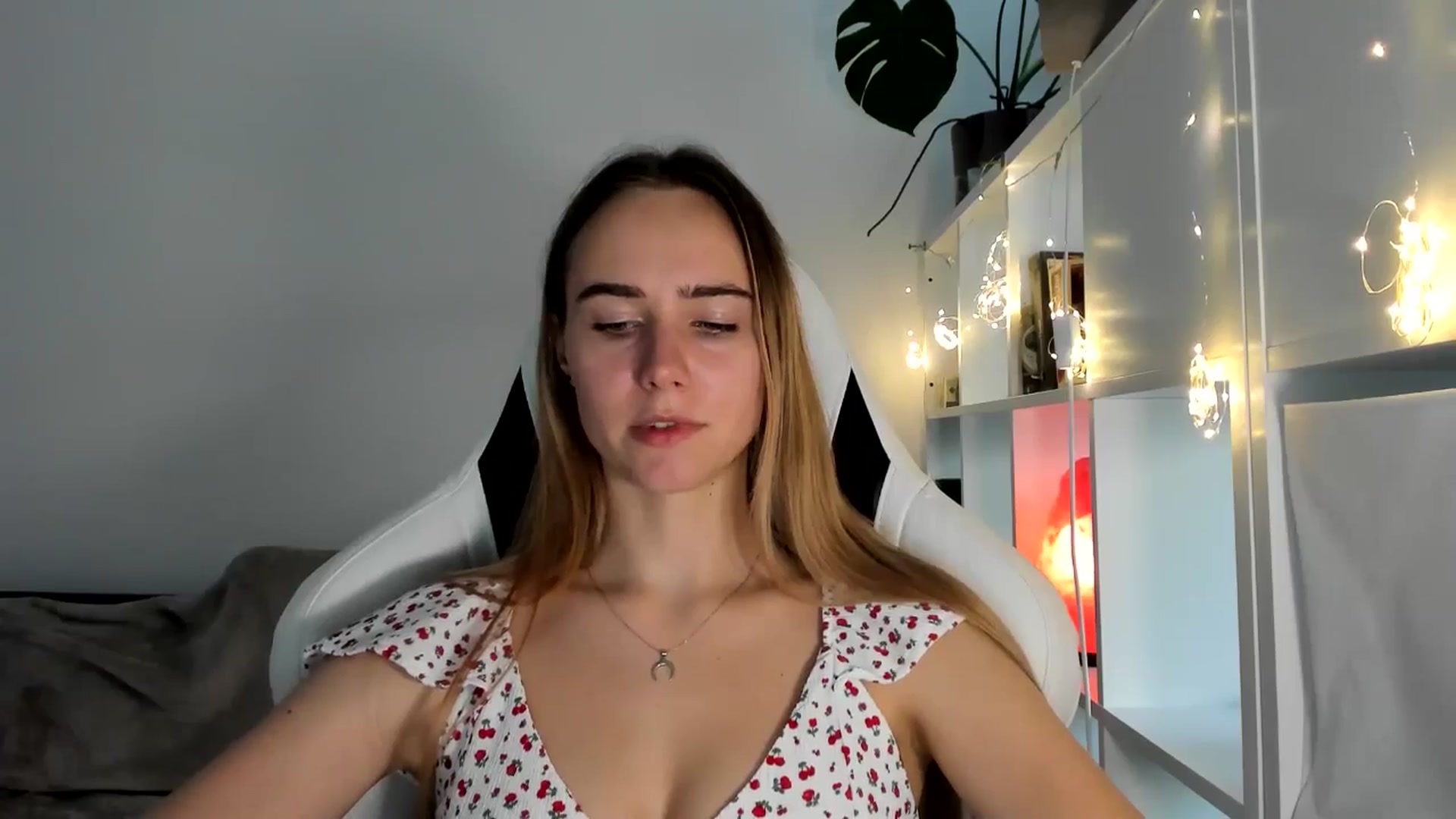 Gallery image thumbnail from OhAlisa's myfreecams stream on, 08/04/2025, 17:29 image 6 of 20