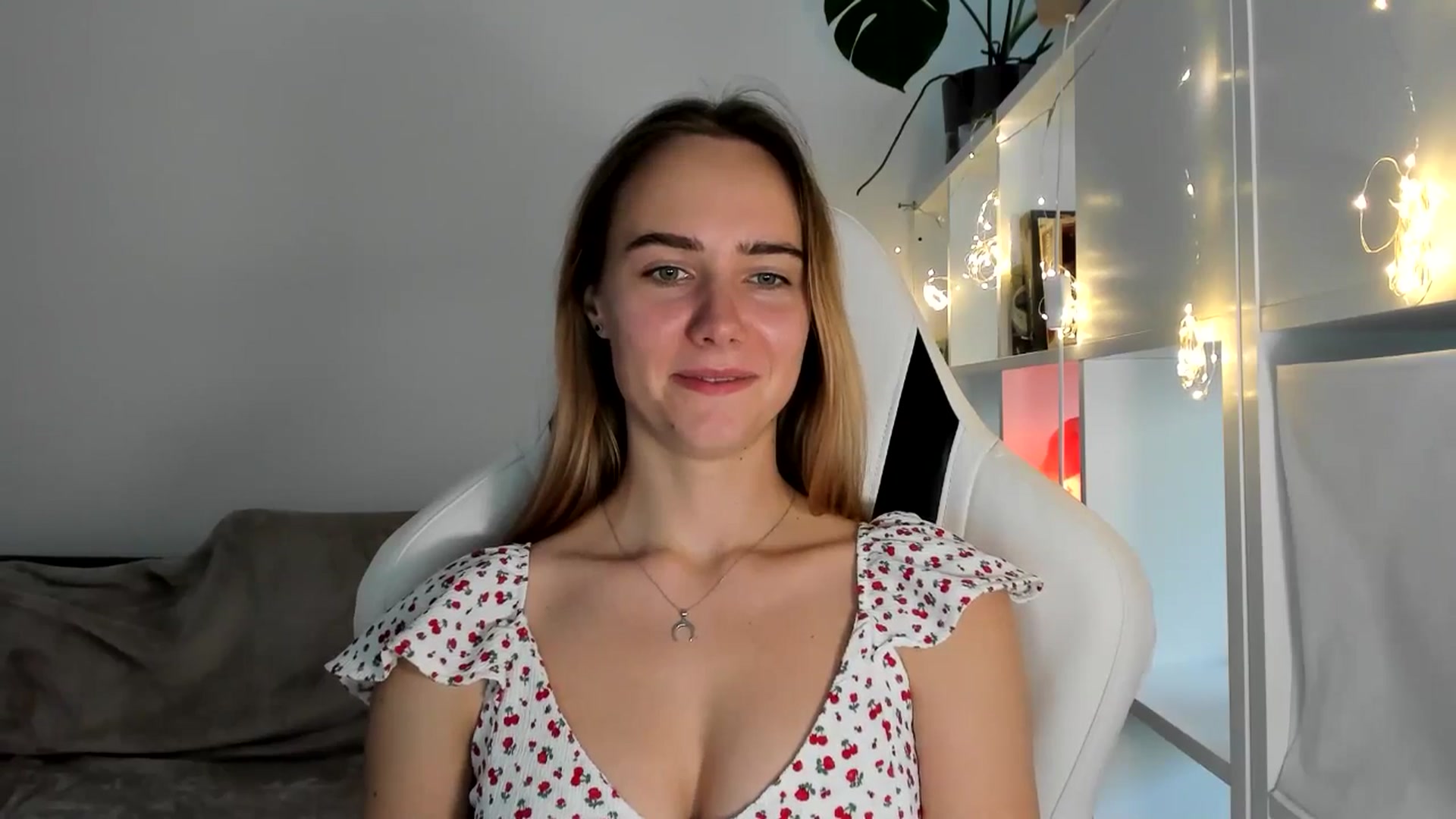 Gallery image thumbnail from OhAlisa's myfreecams stream on, 08/04/2025, 17:29 image 2 of 20