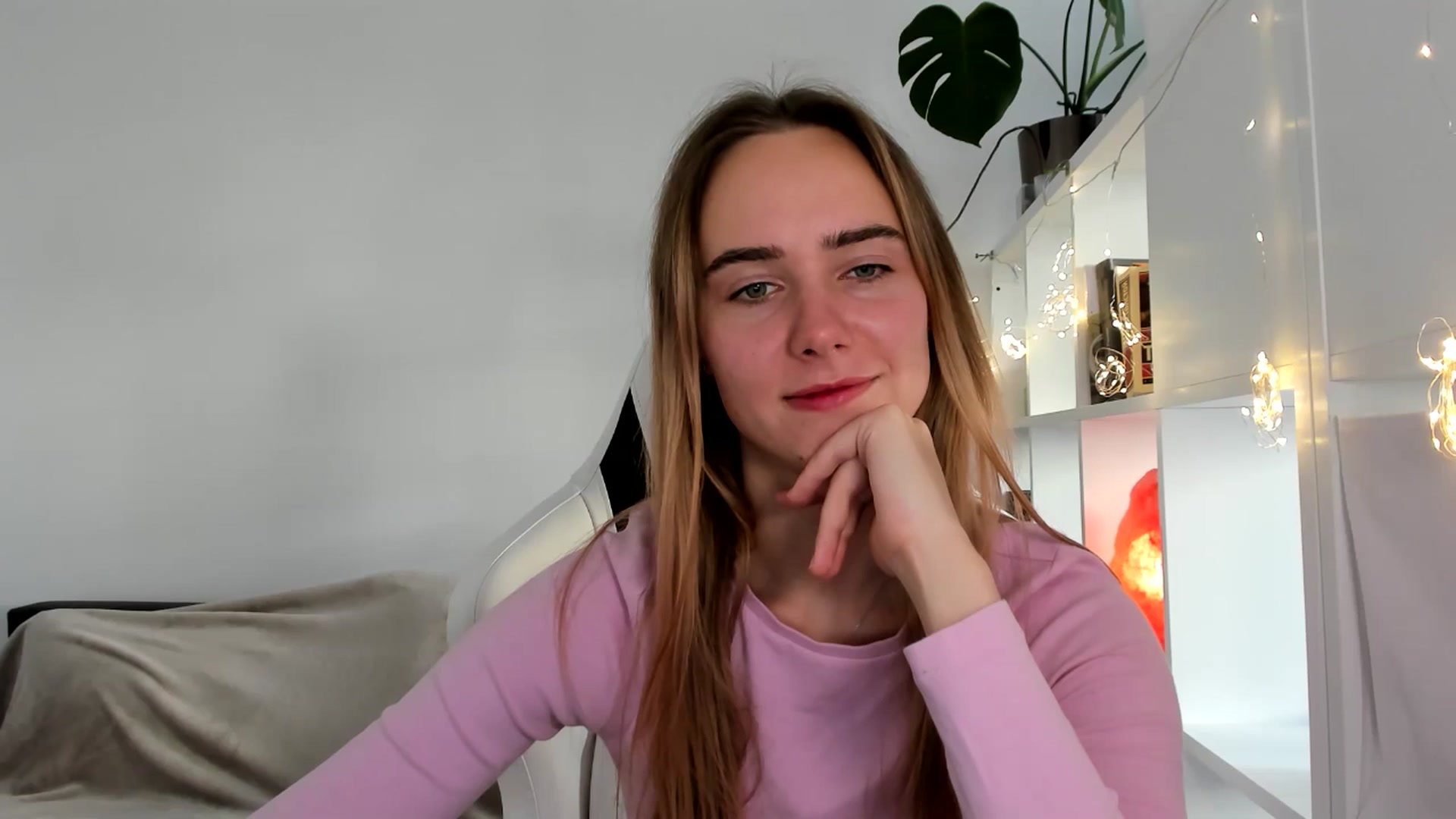 Gallery image thumbnail from OhAlisa's myfreecams stream on, 08/05/2025, 16:14 image 6 of 20