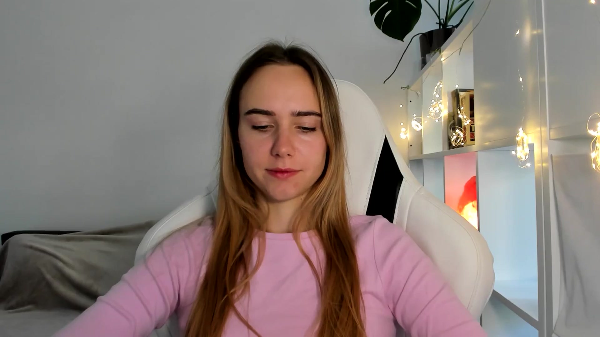 Gallery image thumbnail from OhAlisa's myfreecams stream on, 08/05/2025, 16:14 image 15 of 20