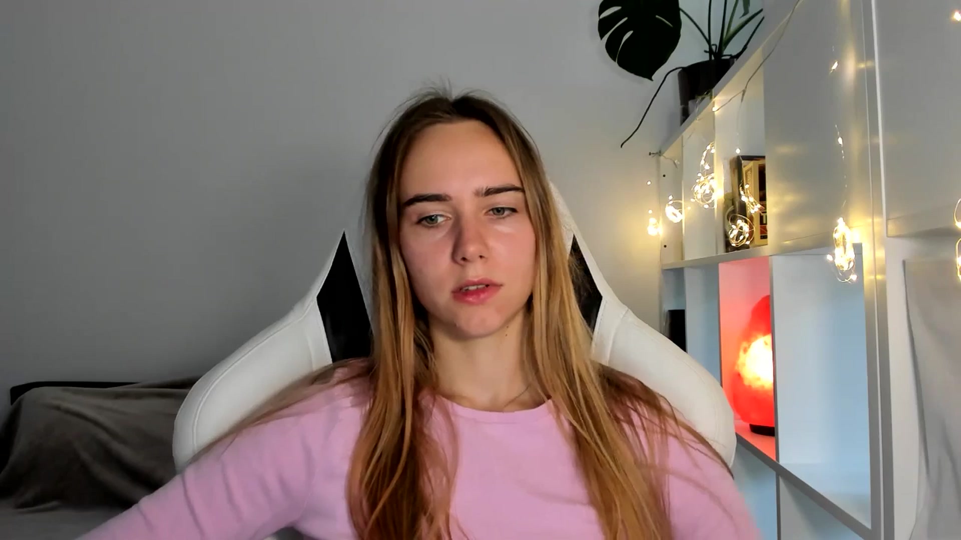 Gallery image thumbnail from OhAlisa's myfreecams stream on, 08/05/2025, 16:46 image 14 of 20