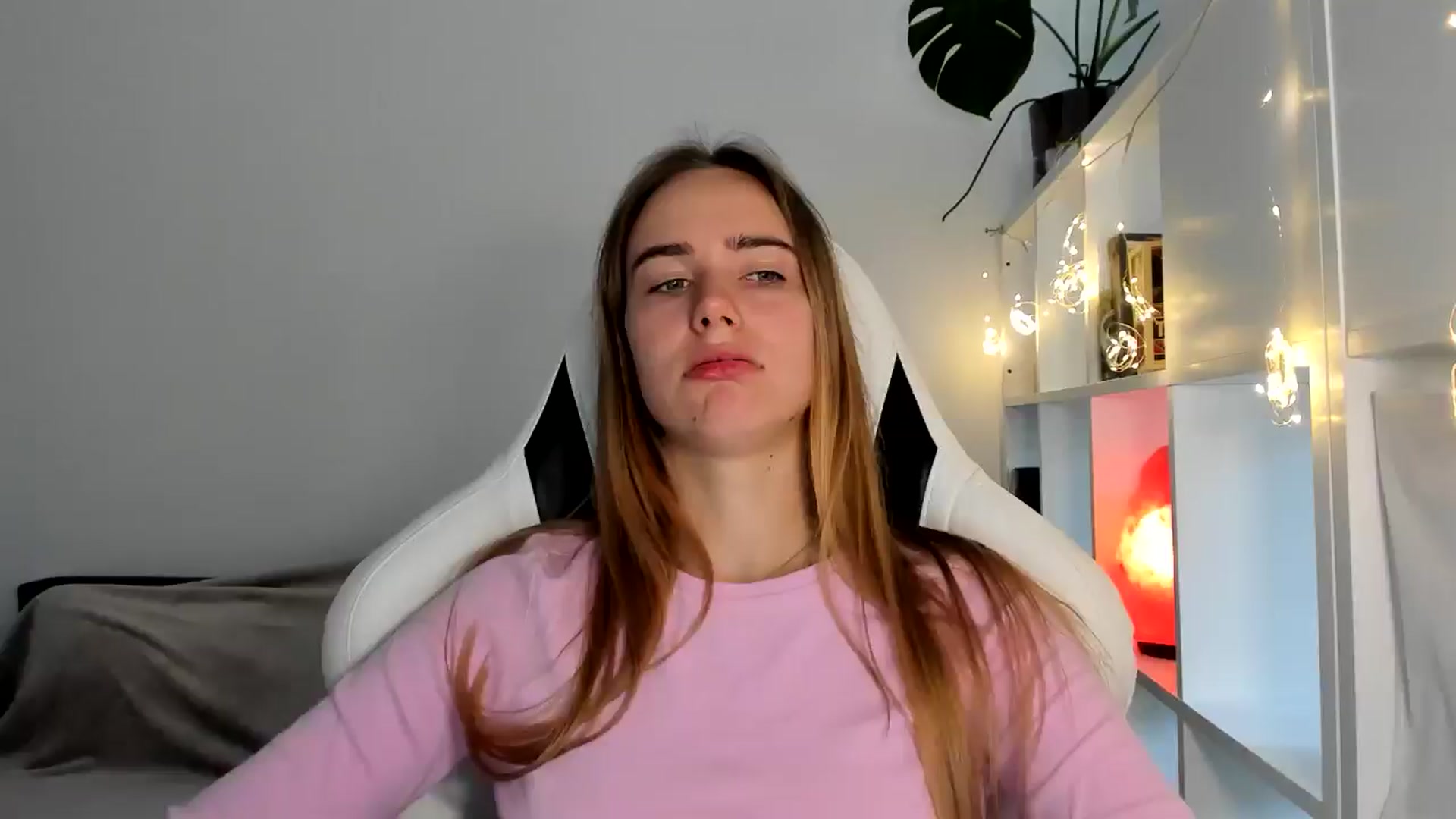 Gallery image thumbnail from OhAlisa's myfreecams stream on, 08/05/2025, 16:46 image 9 of 20