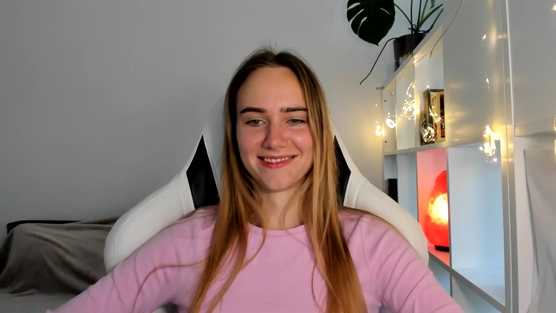 Gallery image thumbnail from OhAlisa's myfreecams stream on, 08/05/2025, 16:46 image 2 of 20