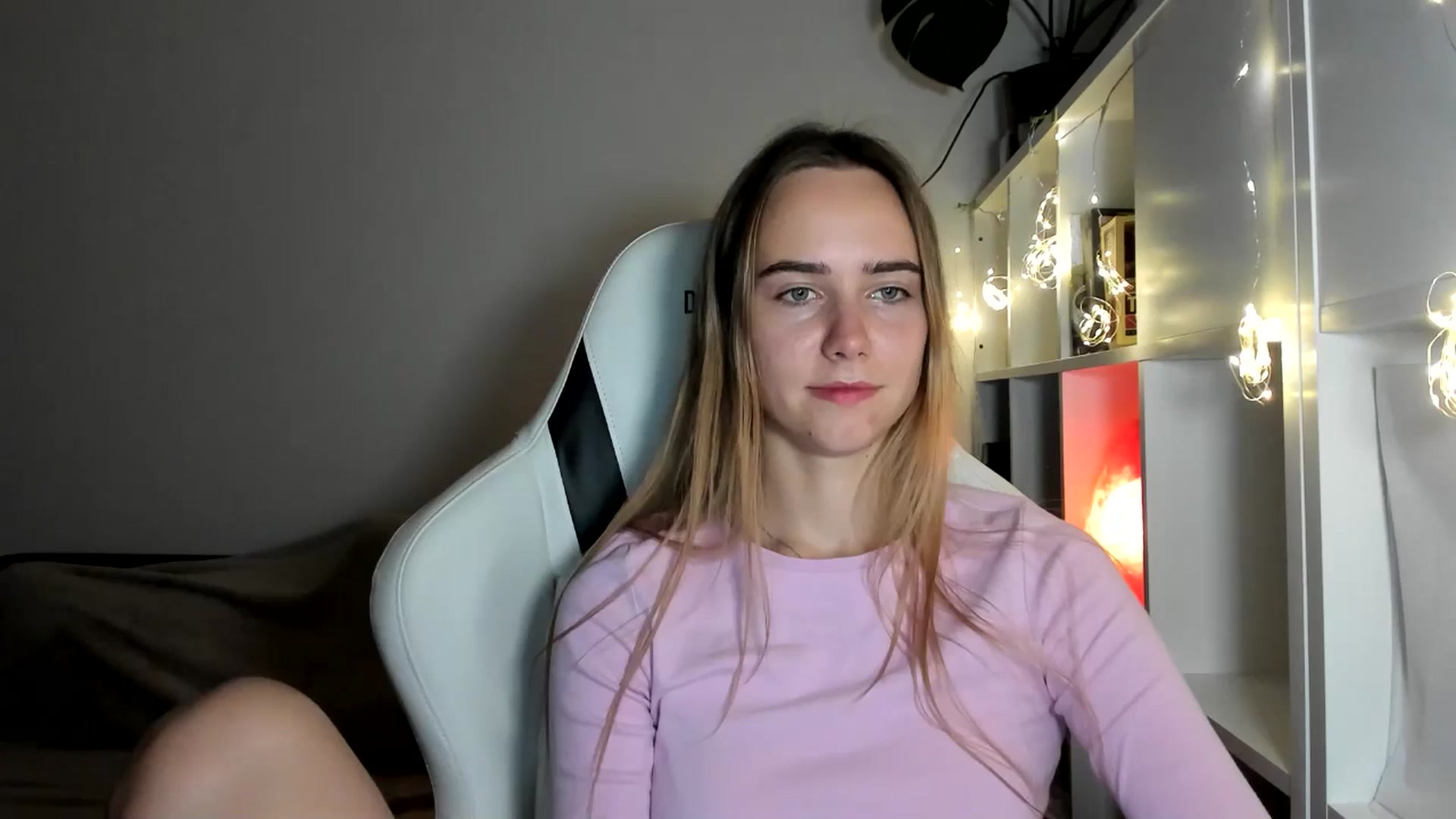 Gallery image thumbnail from OhAlisa's myfreecams stream on, 08/05/2025, 20:02 image 17 of 20