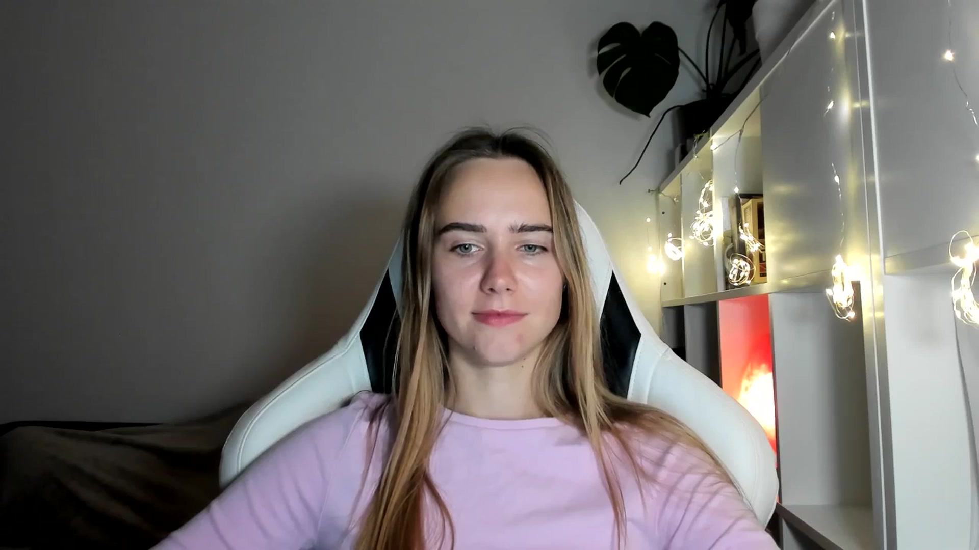Gallery image thumbnail from OhAlisa's myfreecams stream on, 08/05/2025, 21:13 image 16 of 20