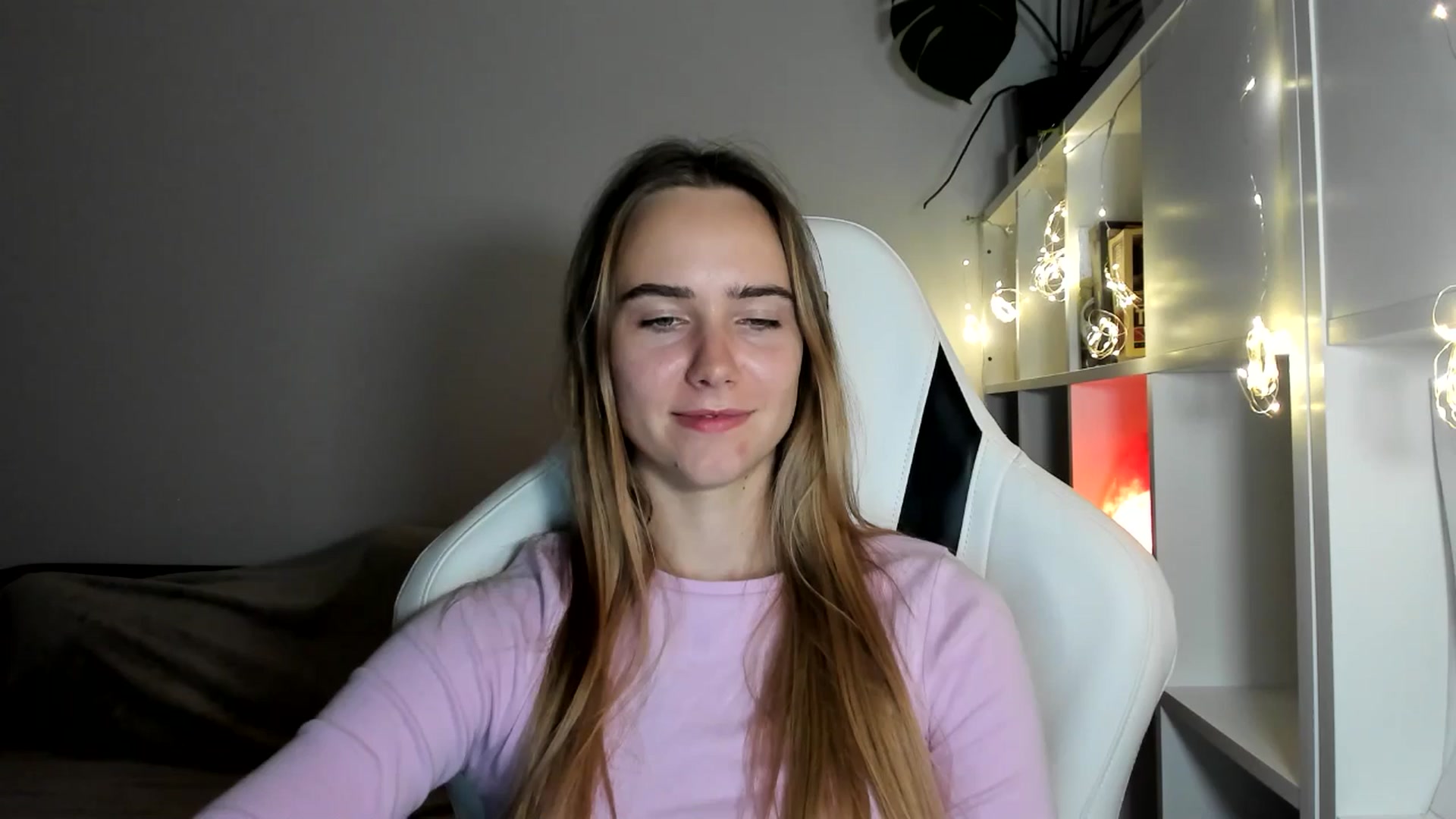 Gallery image thumbnail from OhAlisa's myfreecams stream on, 08/05/2025, 21:13 image 8 of 20
