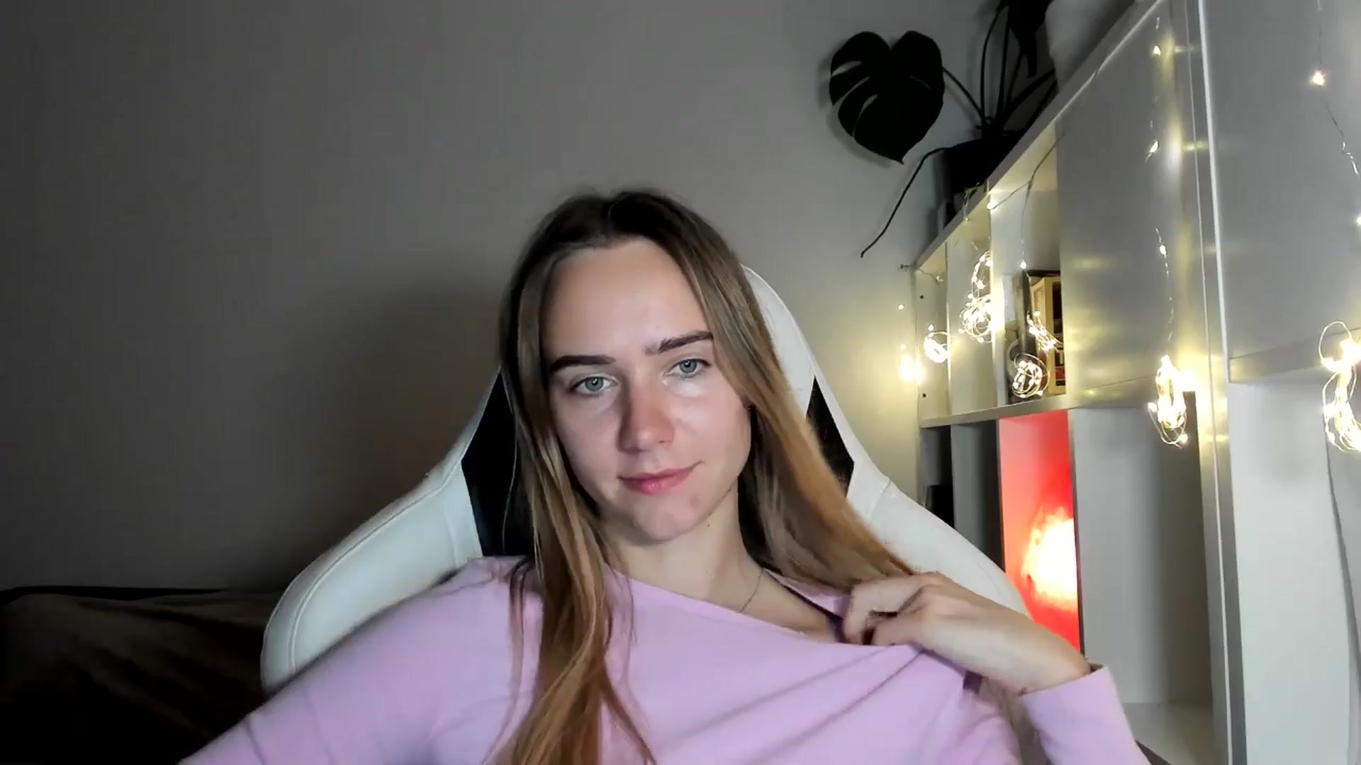 Gallery image thumbnail from OhAlisa's myfreecams stream on, 08/05/2025, 21:13 image 19 of 20