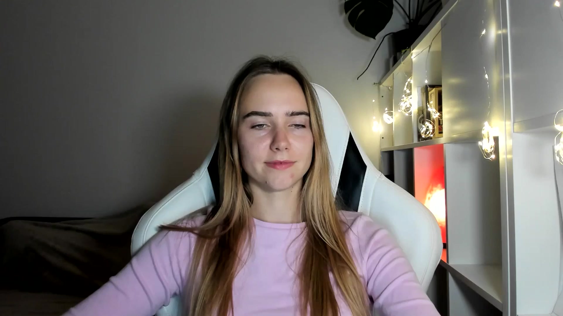 Gallery image thumbnail from OhAlisa's myfreecams stream on, 08/05/2025, 21:13 image 4 of 20