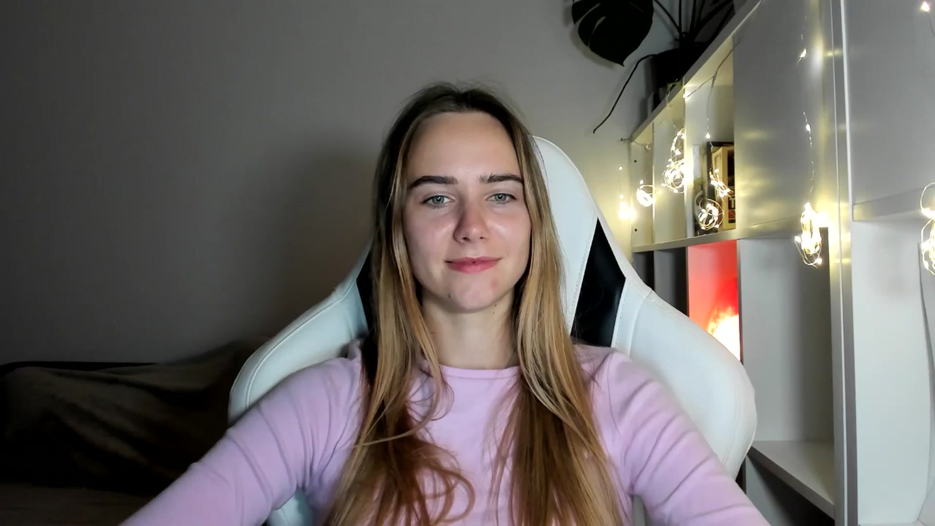 Gallery image thumbnail from OhAlisa's myfreecams stream on, 08/05/2025, 21:13 image 10 of 20