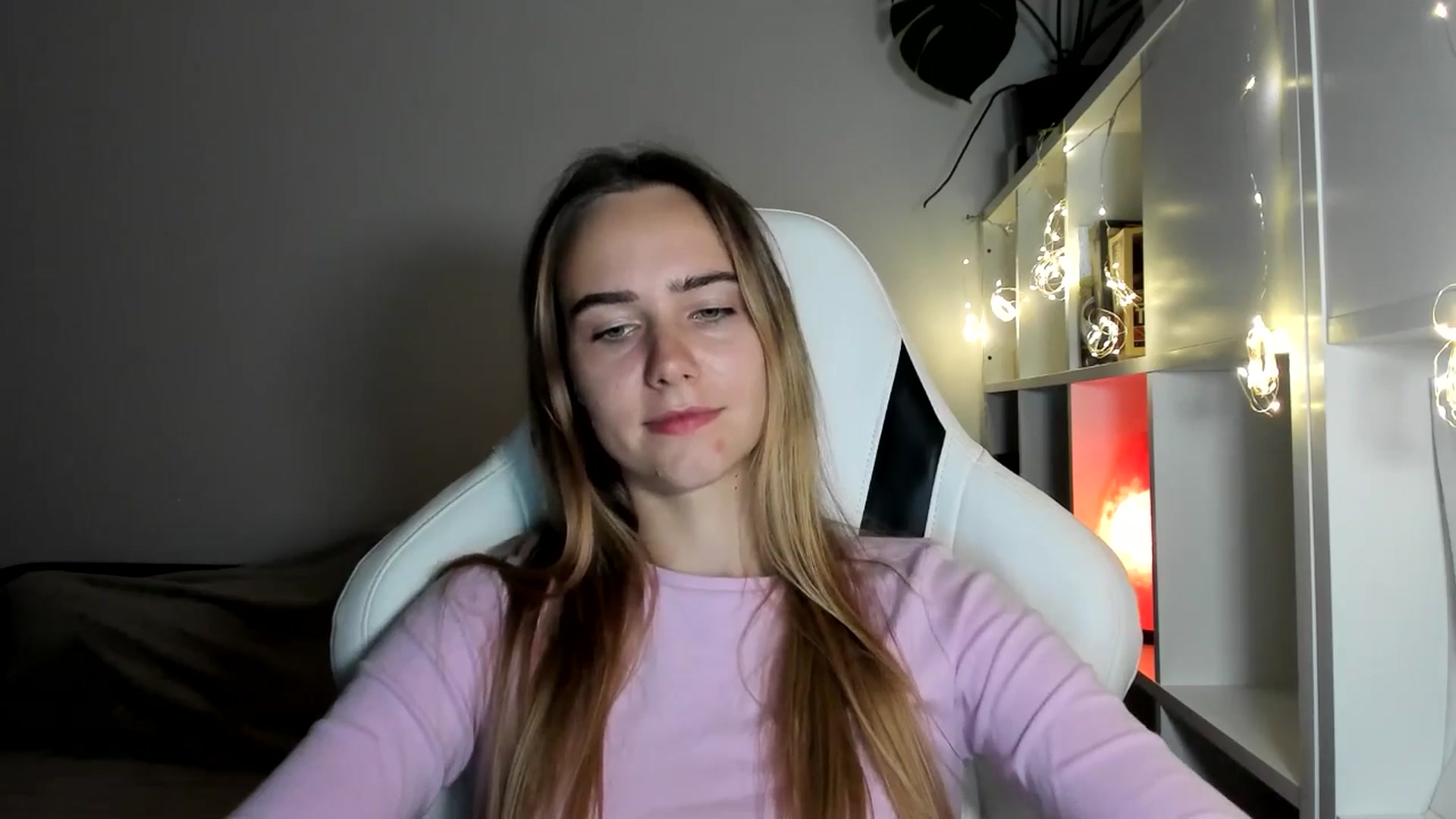 Gallery image thumbnail from OhAlisa's myfreecams stream on, 08/05/2025, 21:13 image 2 of 20