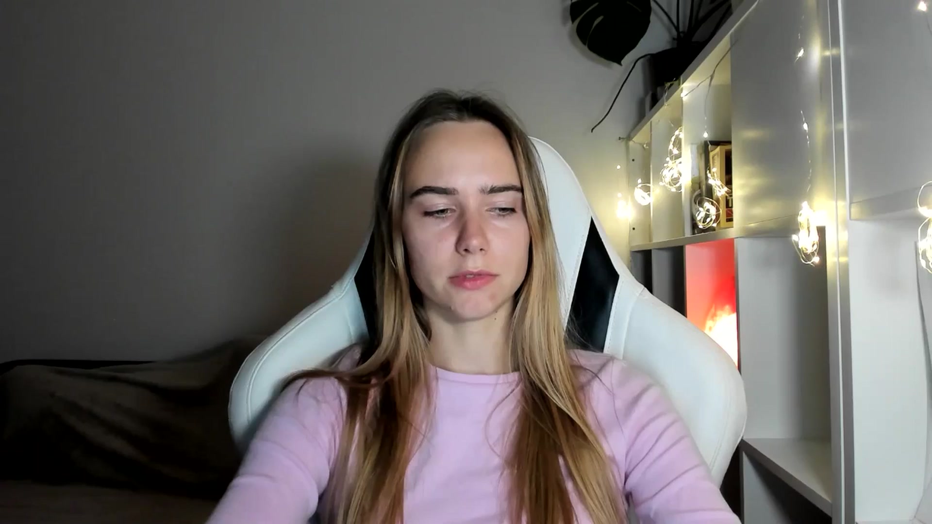 Gallery image thumbnail from OhAlisa's myfreecams stream on, 08/05/2025, 21:13 image 3 of 20