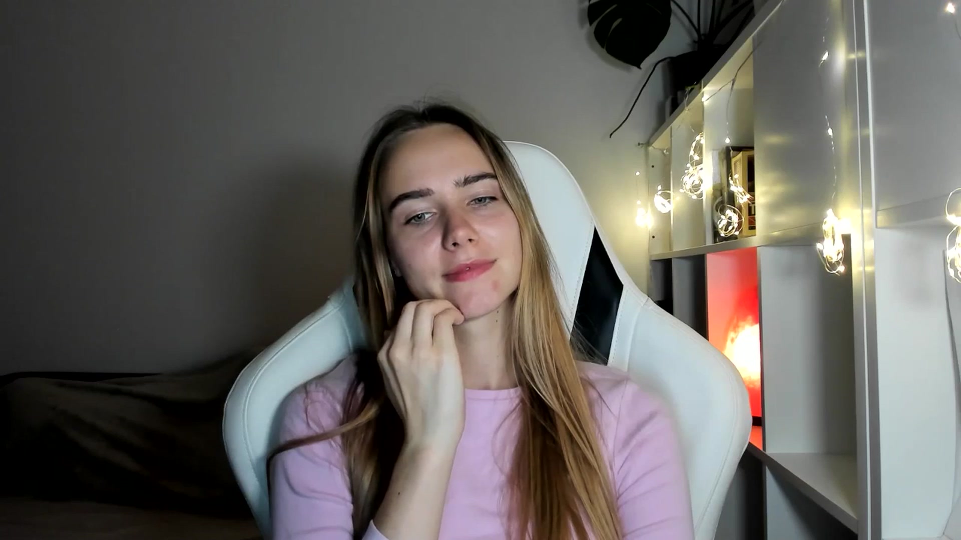 Gallery image thumbnail from OhAlisa's myfreecams stream on, 08/05/2025, 21:13 image 5 of 20
