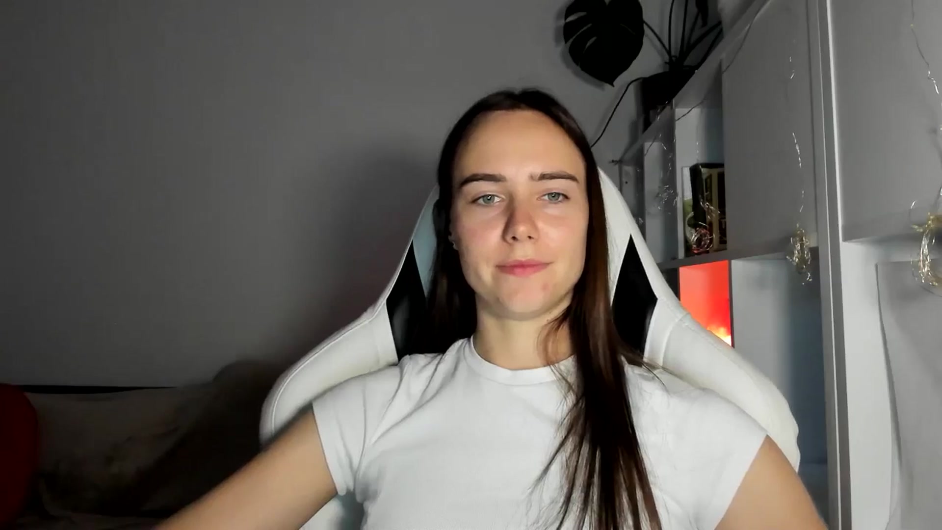 Gallery image thumbnail from OhAlisa's myfreecams stream on, 08/06/2025, 19:13 image 14 of 20