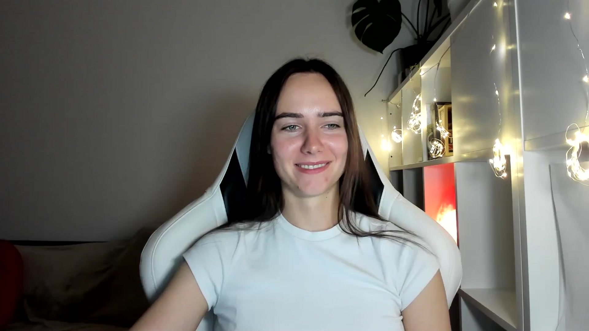 Gallery image thumbnail from OhAlisa's myfreecams stream on, 08/06/2025, 20:40 image 1 of 20