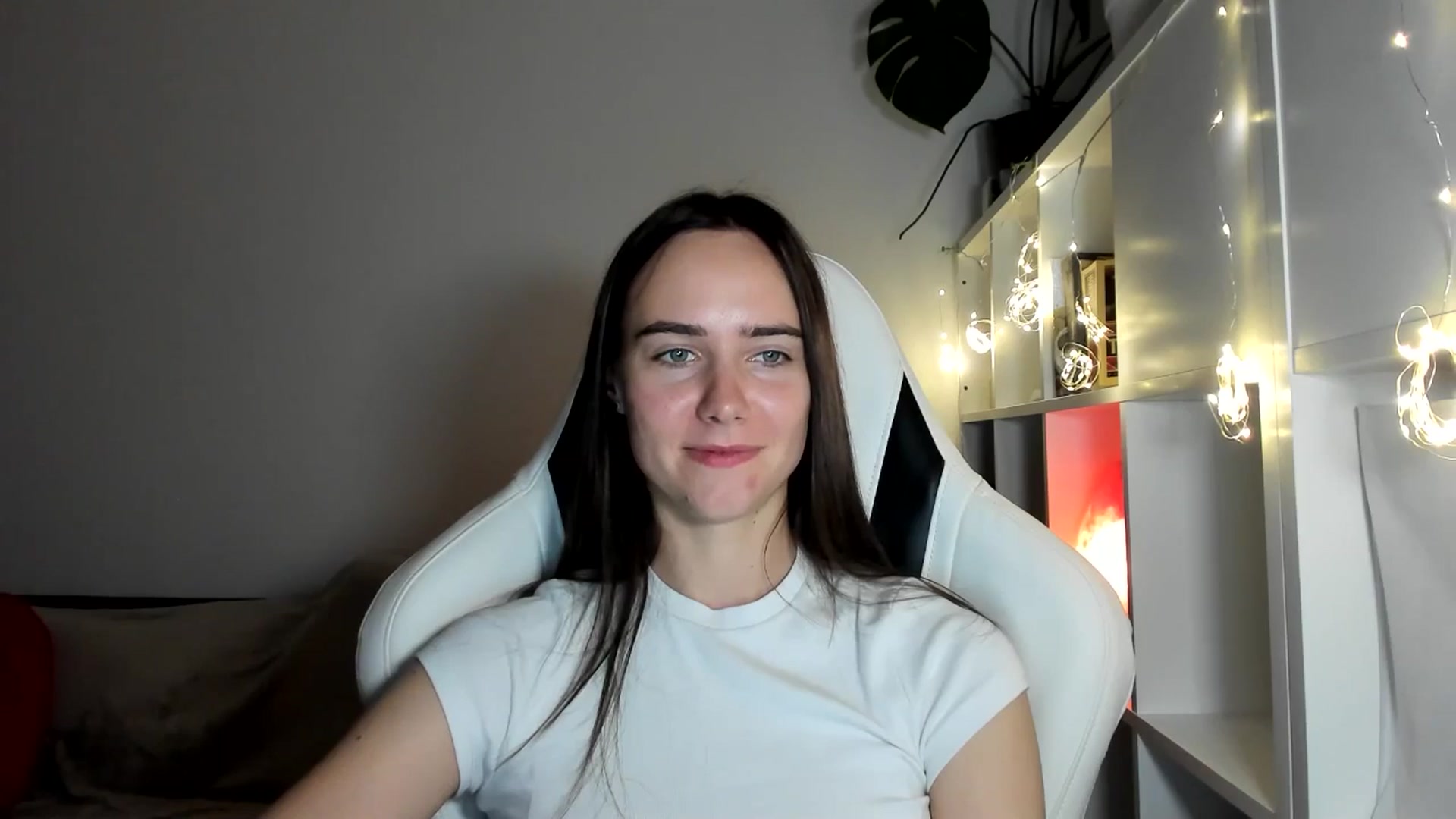 Gallery image thumbnail from OhAlisa's myfreecams stream on, 08/06/2025, 20:40 image 4 of 20