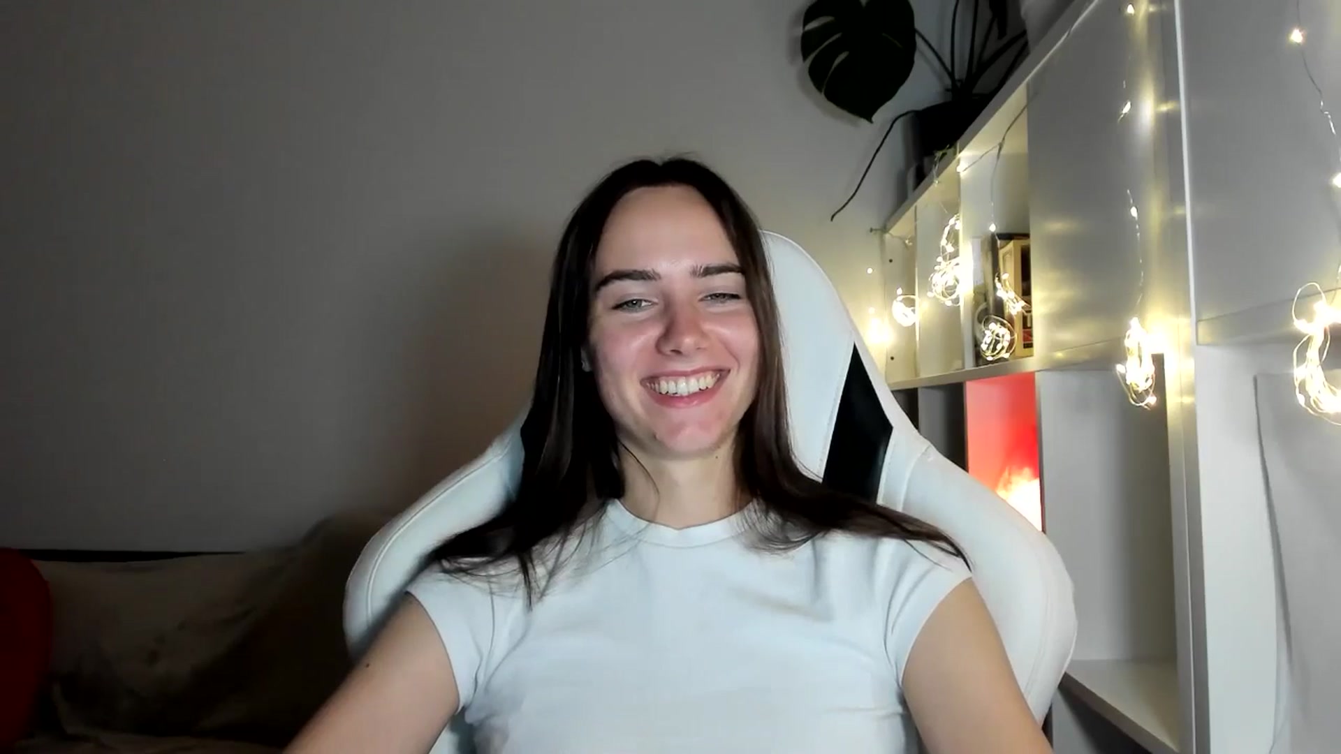 Gallery image thumbnail from OhAlisa's myfreecams stream on, 08/06/2025, 20:40 image 7 of 20