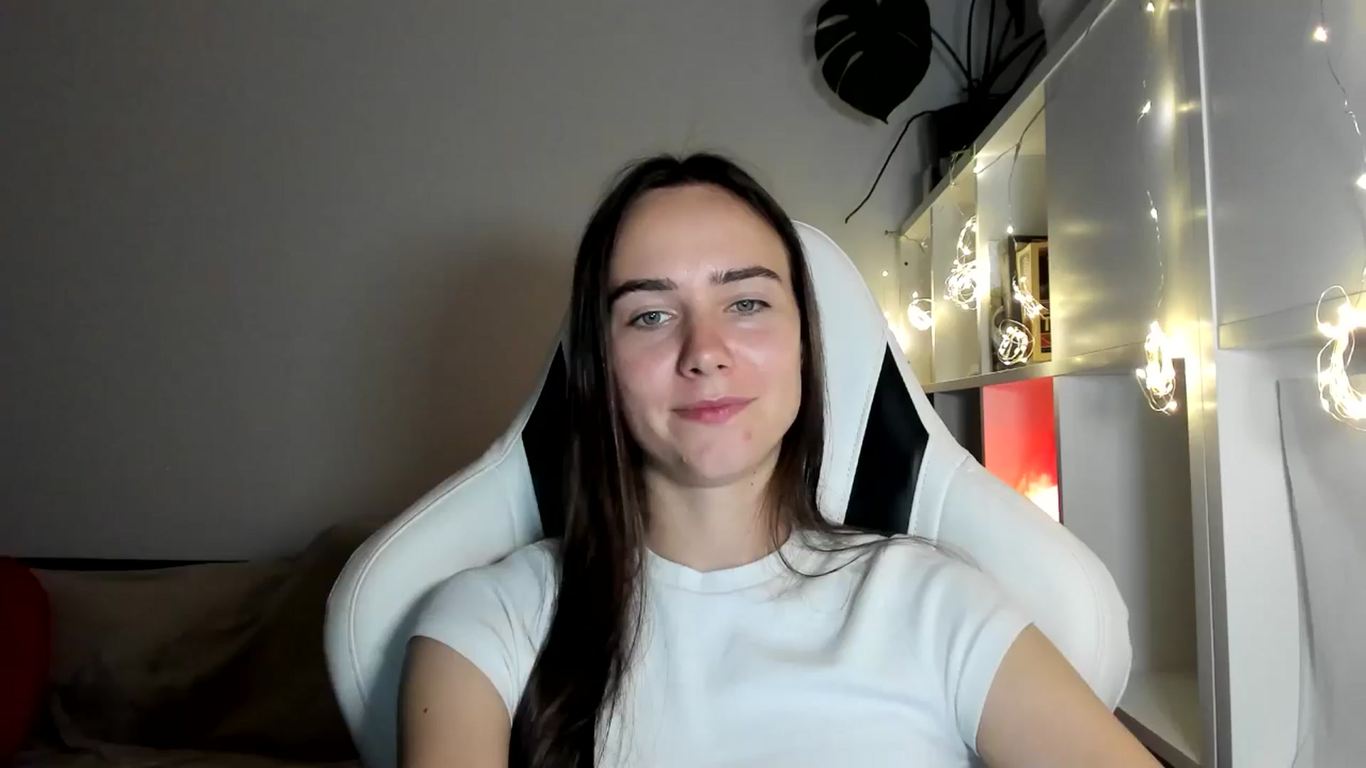 Gallery image thumbnail from OhAlisa's myfreecams stream on, 08/06/2025, 20:40 image 16 of 20