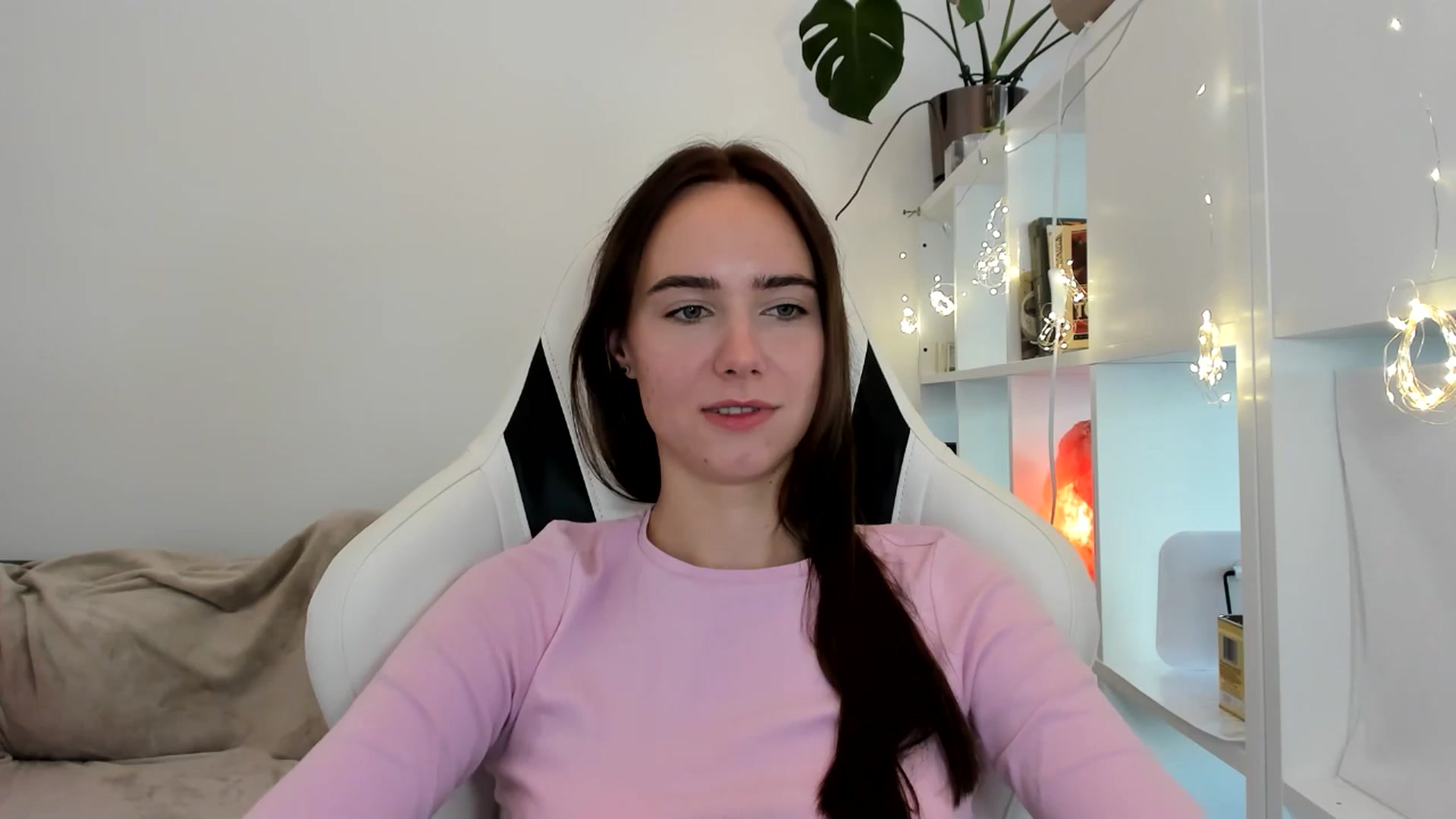 Gallery image thumbnail from OhAlisa's myfreecams stream on, 08/07/2025, 15:00 image 9 of 20